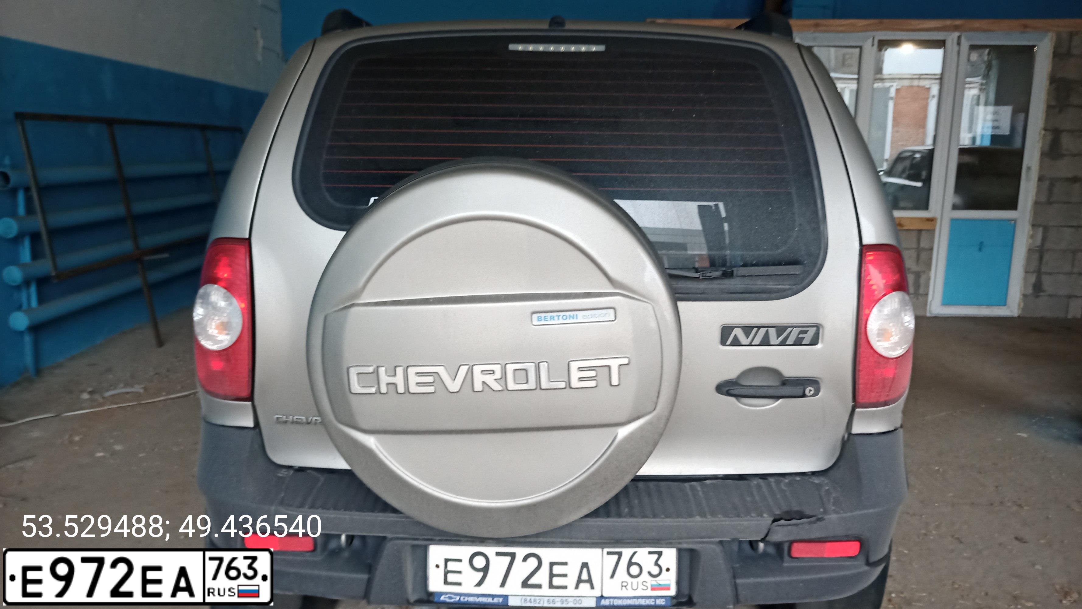 Фото автомобиля CHEVROLET NIVA, 2015 — госномер Е972ЕА763. Цвет: СЕРО-КОРИЧНЕВЫЙ МЕТАЛЛИК