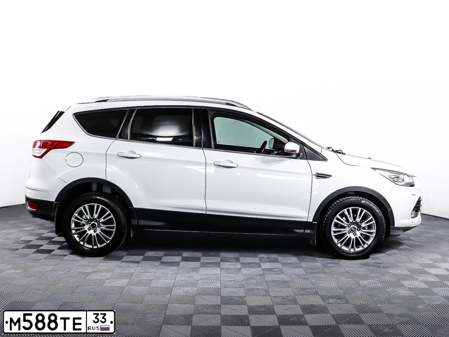 Фото автомобиля FORD KUGA, 2015 — госномер У613НК799. Цвет: Белый