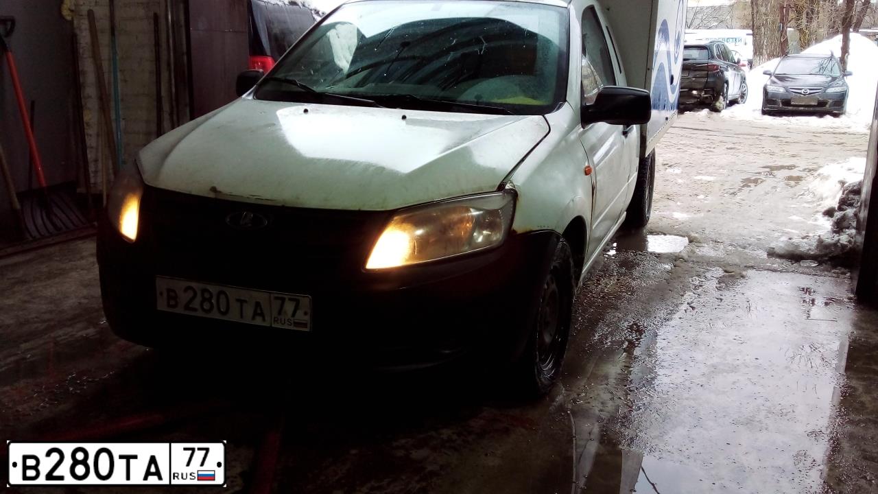 Фото автомобиля MERCEDES E-KLASSE, 1993 — госномер В280ТА77. Цвет: СИНИЙ