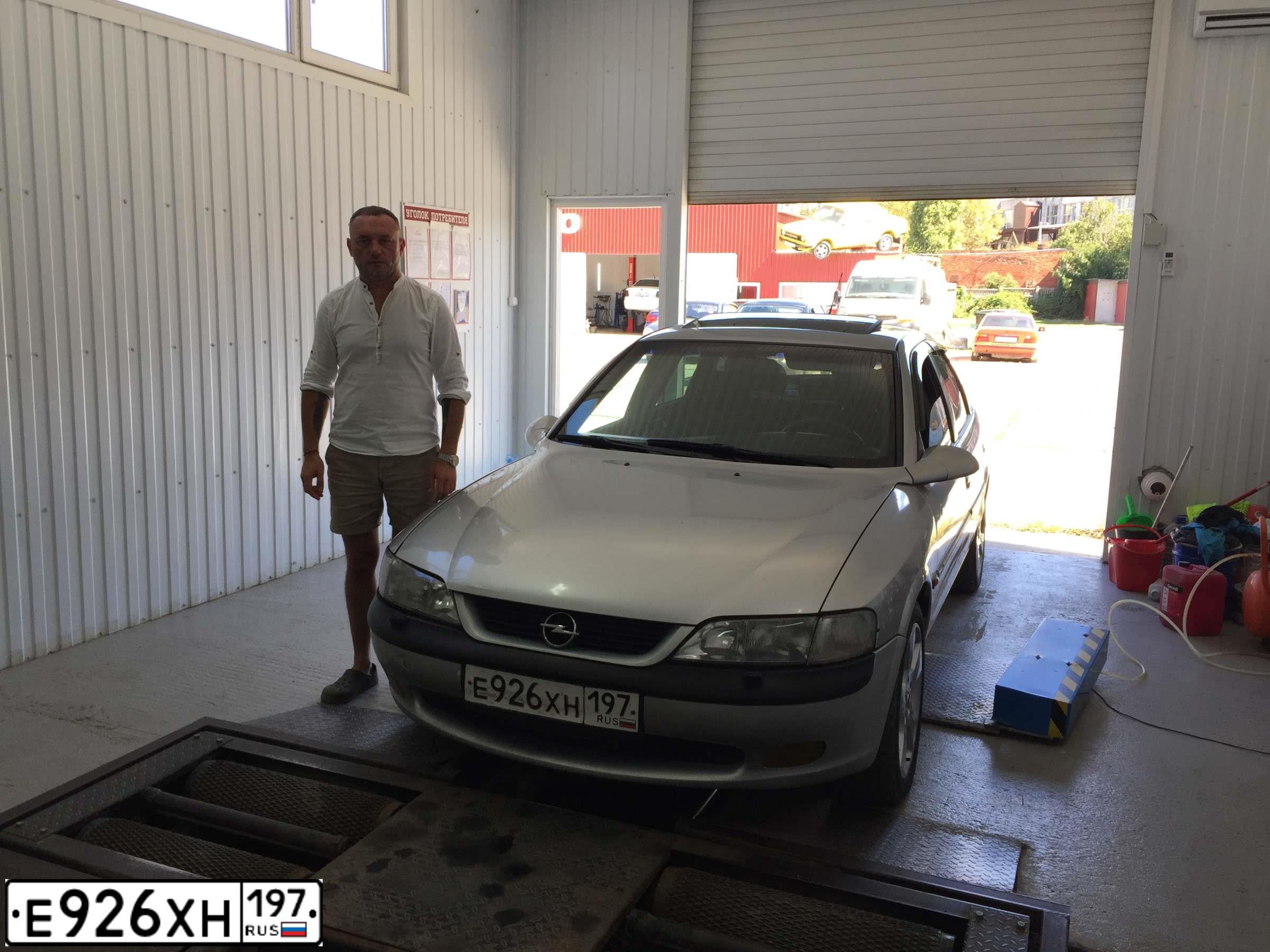 Фото автомобиля OPEL VECTRA, 1998 — госномер А131ММ50. Цвет: (БЕЛЫЙ)СЕРЕБРИСТЫЙ