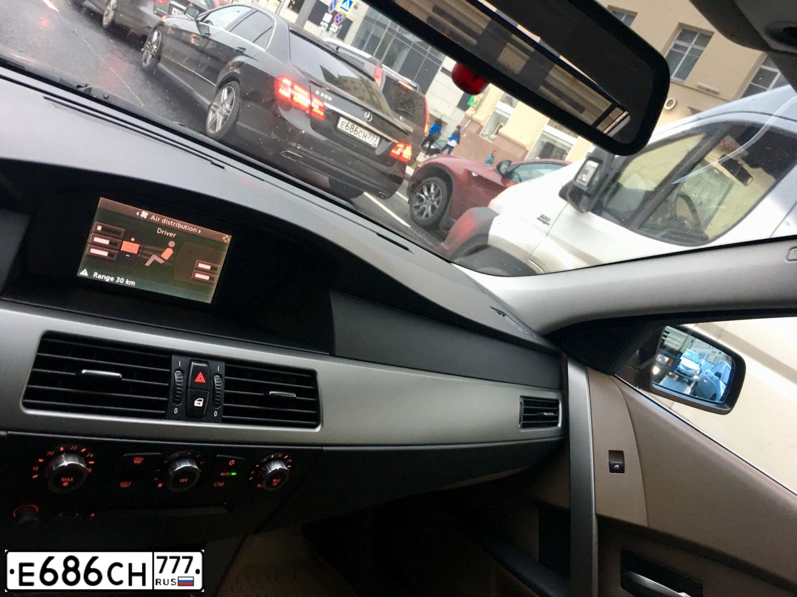 Фото автомобиля MERCEDES E-KLASSE, 2012 — госномер Е686СН777. Цвет: ЧЕРНЫЙ