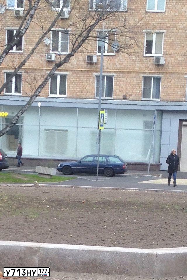 Фото автомобиля MERCEDES-BENZ E200, 1995 — госномер К382ХР76. Цвет: синий