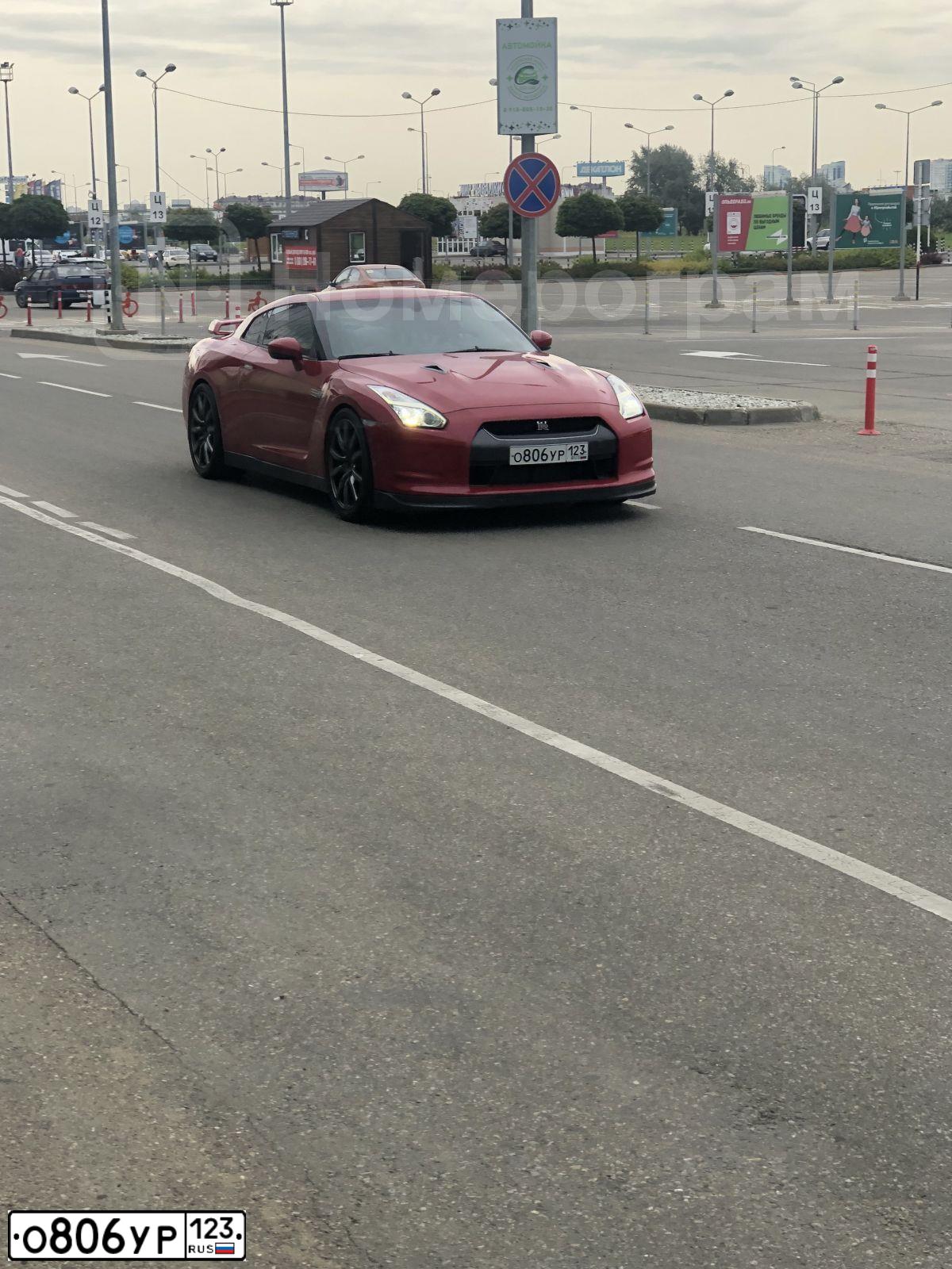 Фото автомобиля NISSAN GT-R, 2008 — госномер Е523АР122. Цвет: КРАСНЫЙ