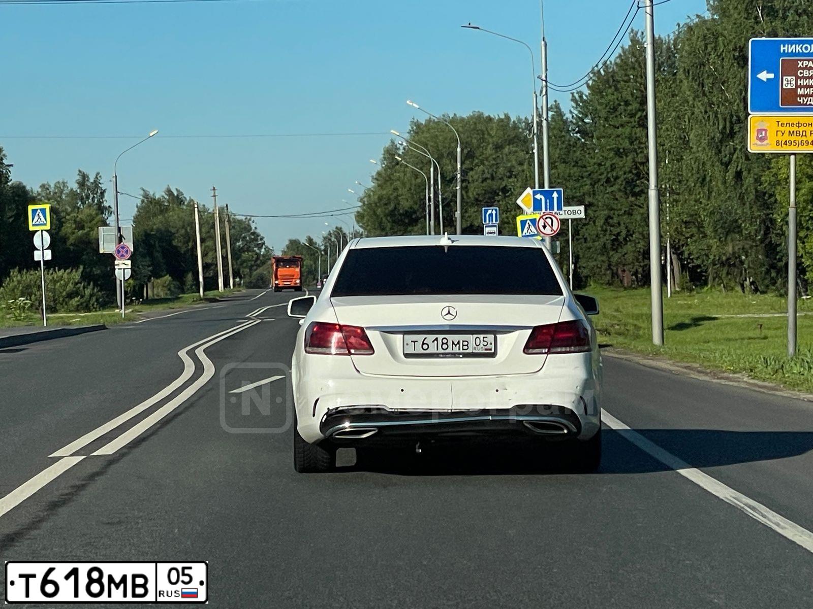 Фото автомобиля MERCEDES E-KLASSE, 2013 — госномер Т618МВ05. Цвет: Белый