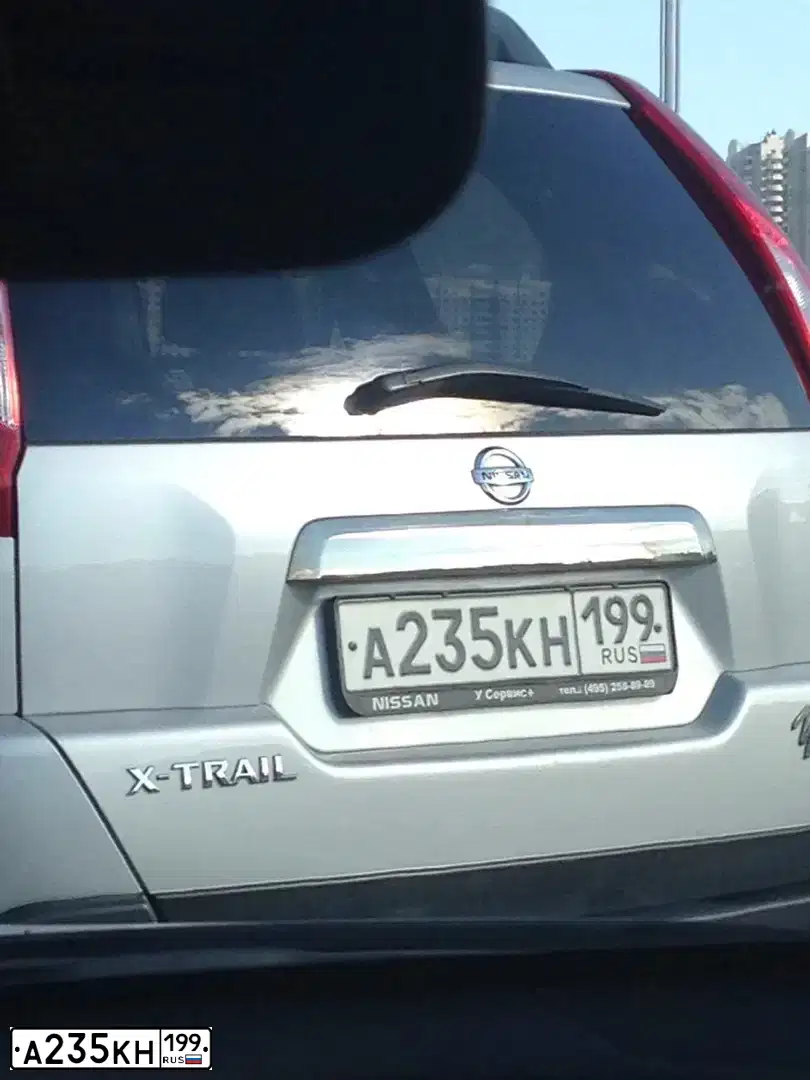 Фото автомобиля NISSAN QASHQAI, 2008 — госномер Х050УМ190. Цвет: СЕРЫЙ СВЕТЛЫЙ
