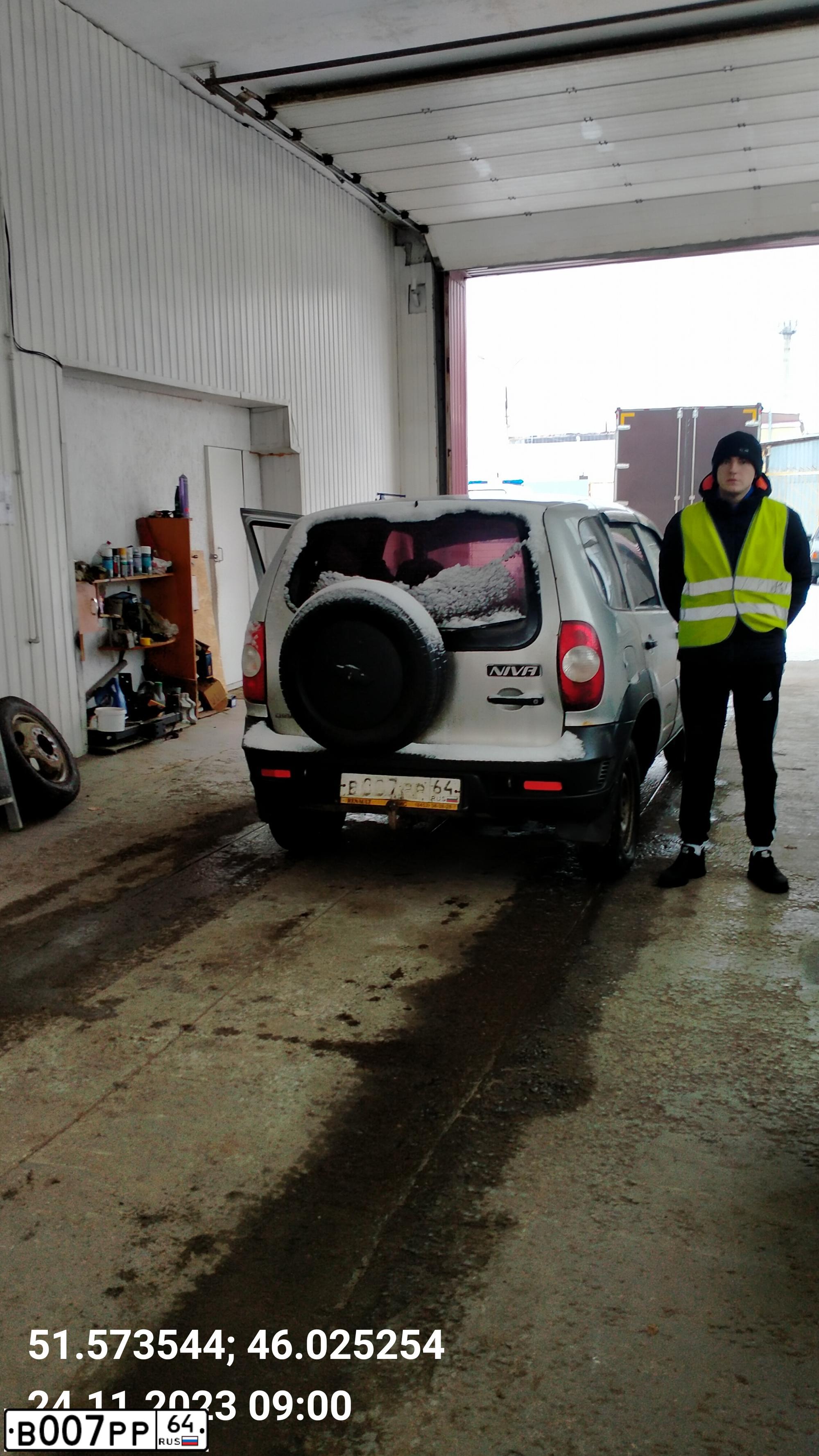 Фото автомобиля CHEVROLET NIVA, 2010 — госномер В007РР64. Цвет: СЕРЕБРИСТЫЙ