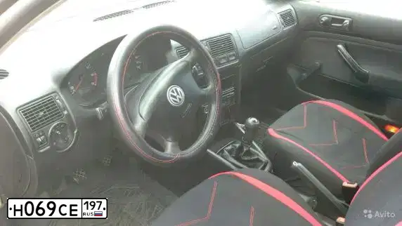 Фото автомобиля NISSAN JUKE, 2011 — госномер У512ХА799. Цвет: Белый