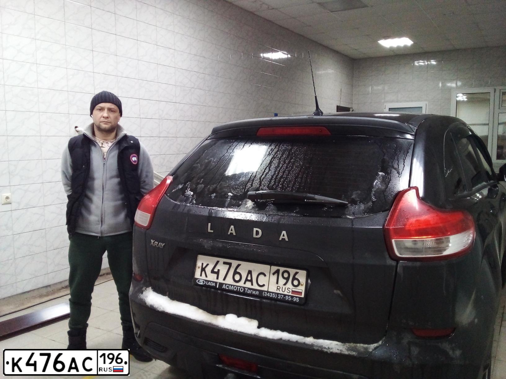 Фото автомобиля LADA XRAY, 2017 — госномер К476АС196. Цвет: ЧЕРНЫЙ