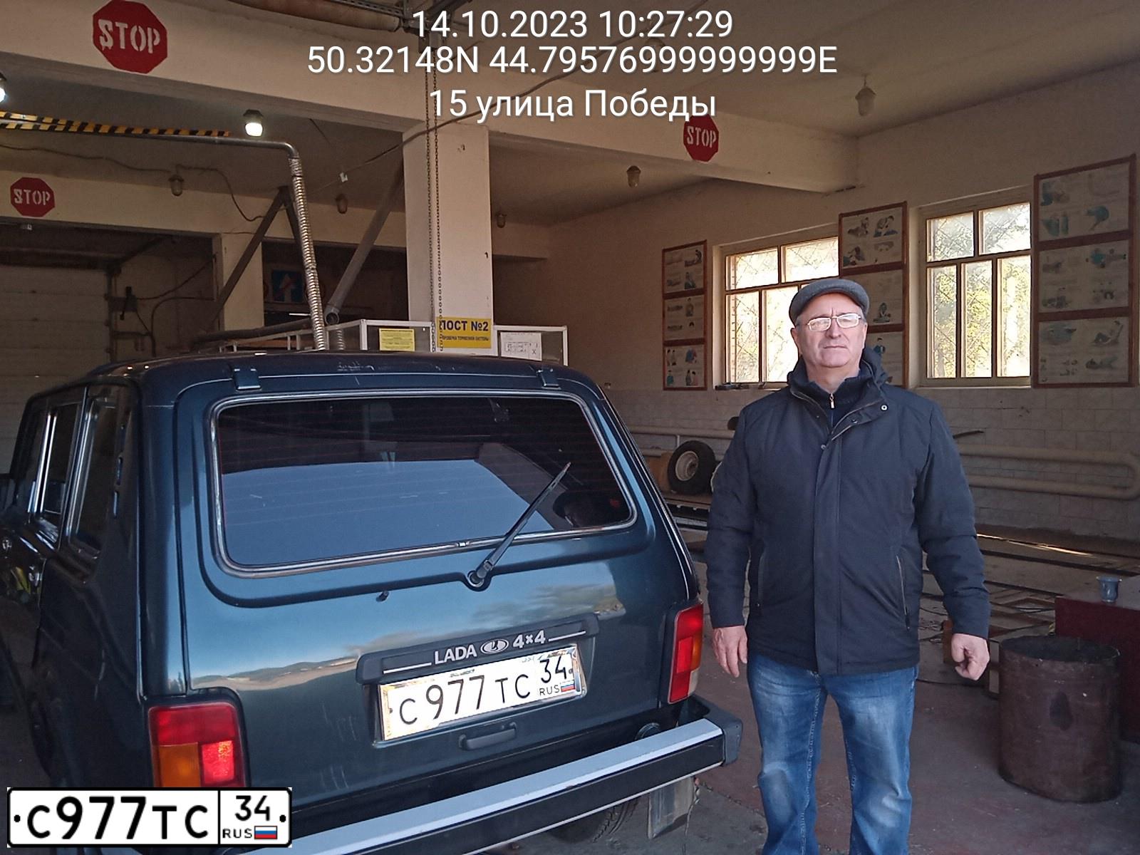 Фото автомобиля LADA 2131 NIVA, 2012 — госномер С977ТС34. Цвет: СИНЕ ЗЕЛЕНЫЙ