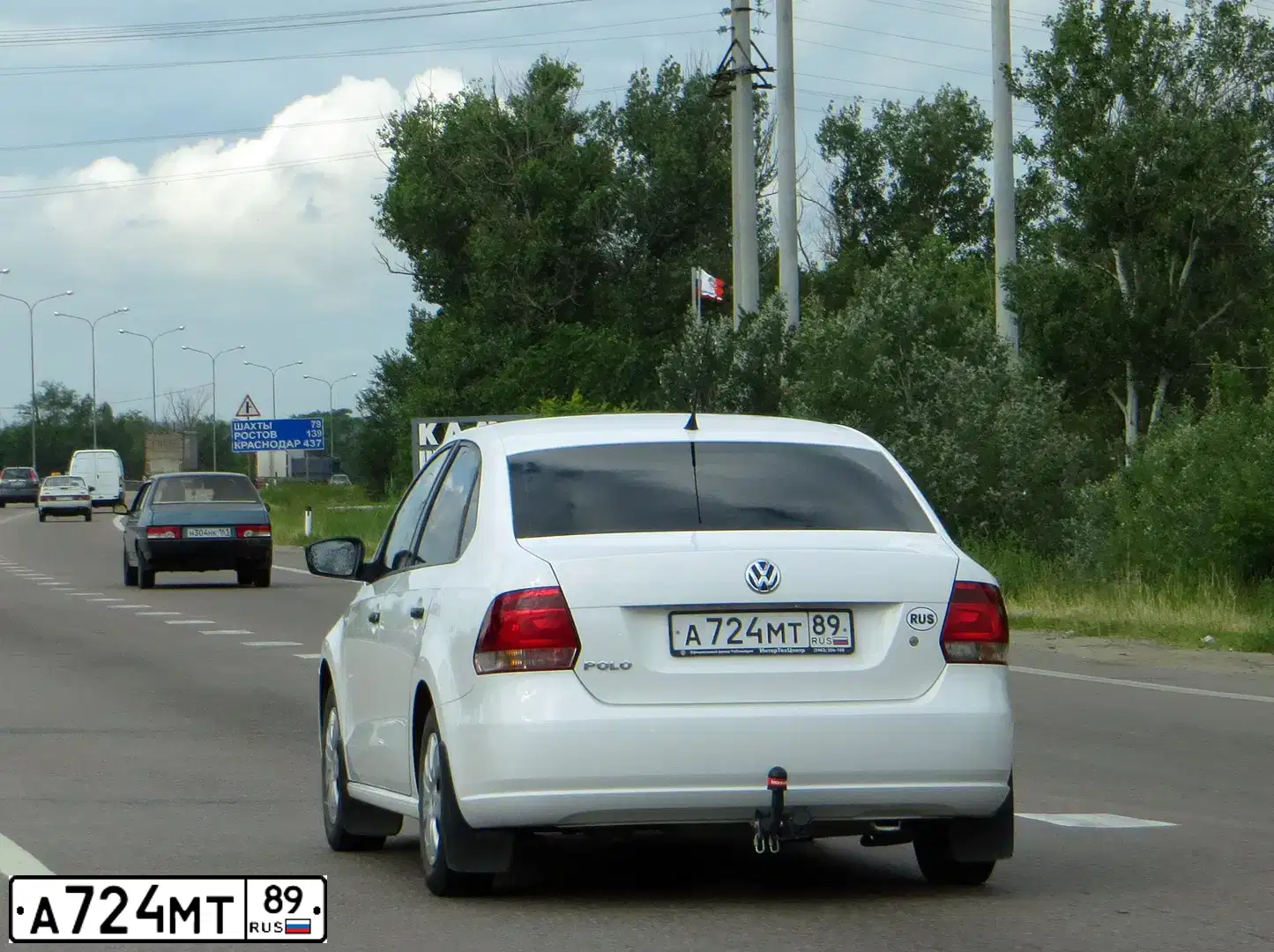 Фото автомобиля VOLKSWAGEN POLO, 2011 — госномер А724МТ89. Цвет: БЕЛЫЙ