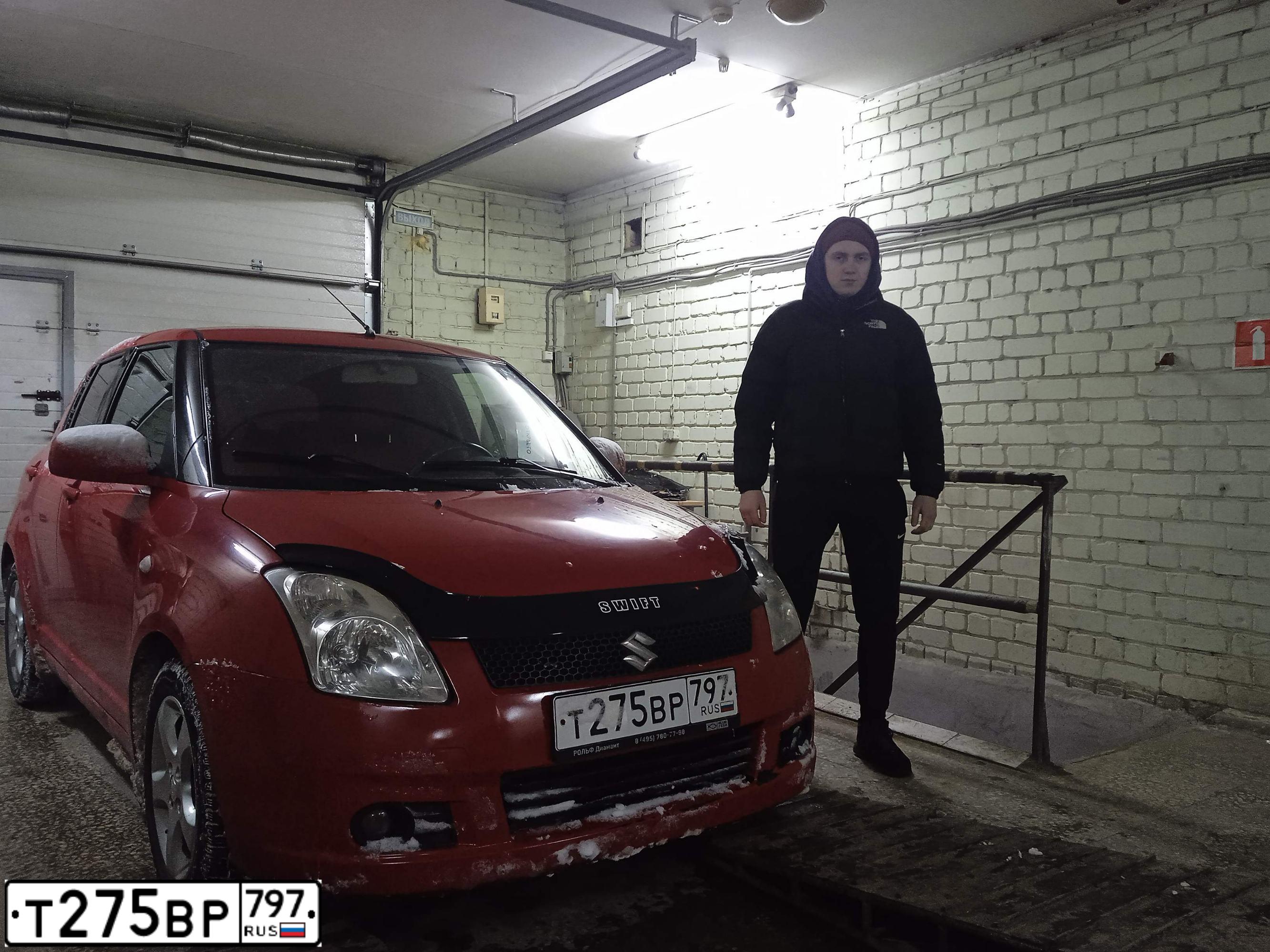 Фото автомобиля SUZUKI SWIFT, 2006 — госномер У045ВР152. Цвет: Красный