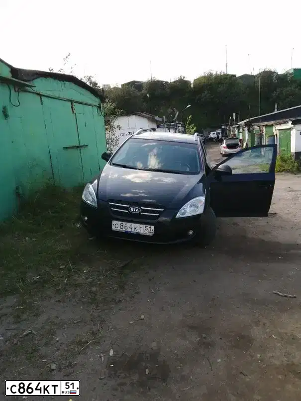 Фото автомобиля KIA CEE'D, 2008 — госномер С864КТ51. Цвет: ЧЕРНЫЙ-ПЕРЛАМУТР