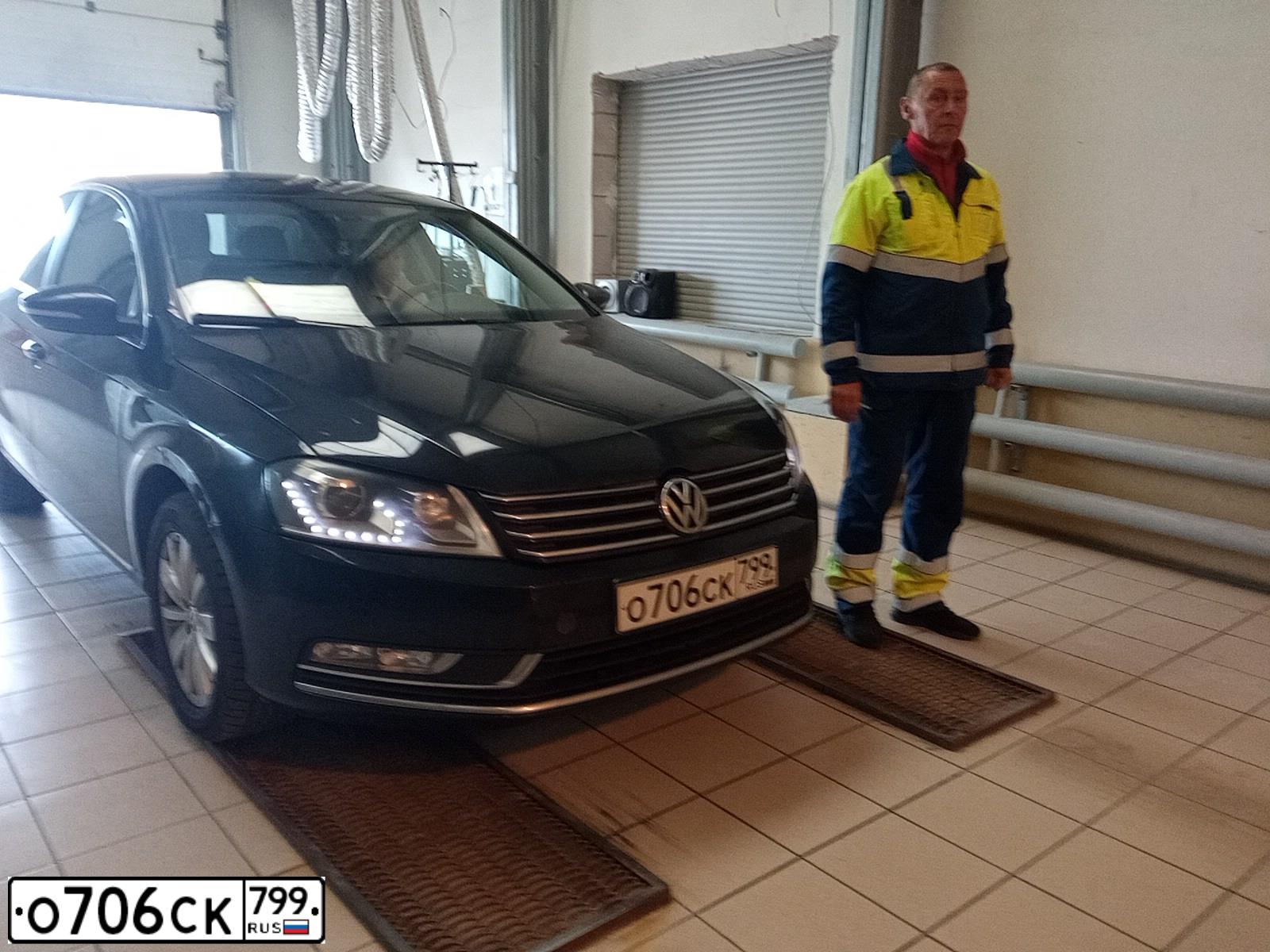 Фото автомобиля VOLKSWAGEN PASSAT, 2014 — госномер К825СА790. Цвет: ЧЕРНЫЙ