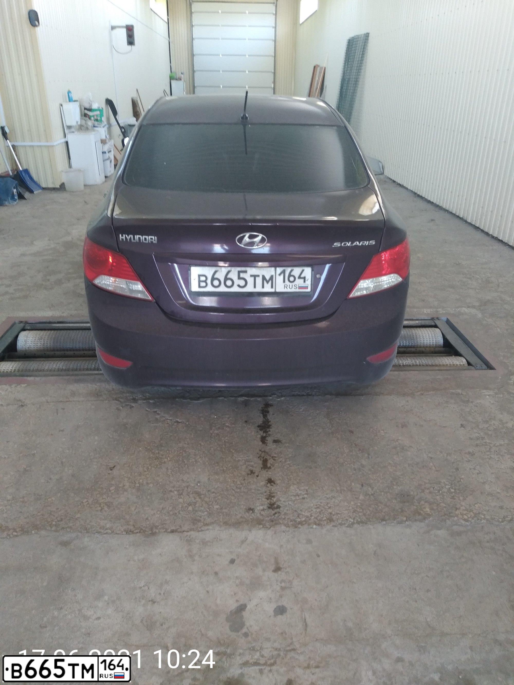 Фото автомобиля HYUNDAI SOLARIS, 2011 — госномер В665ТМ164. Цвет: ФИОЛЕТОВЫЙ