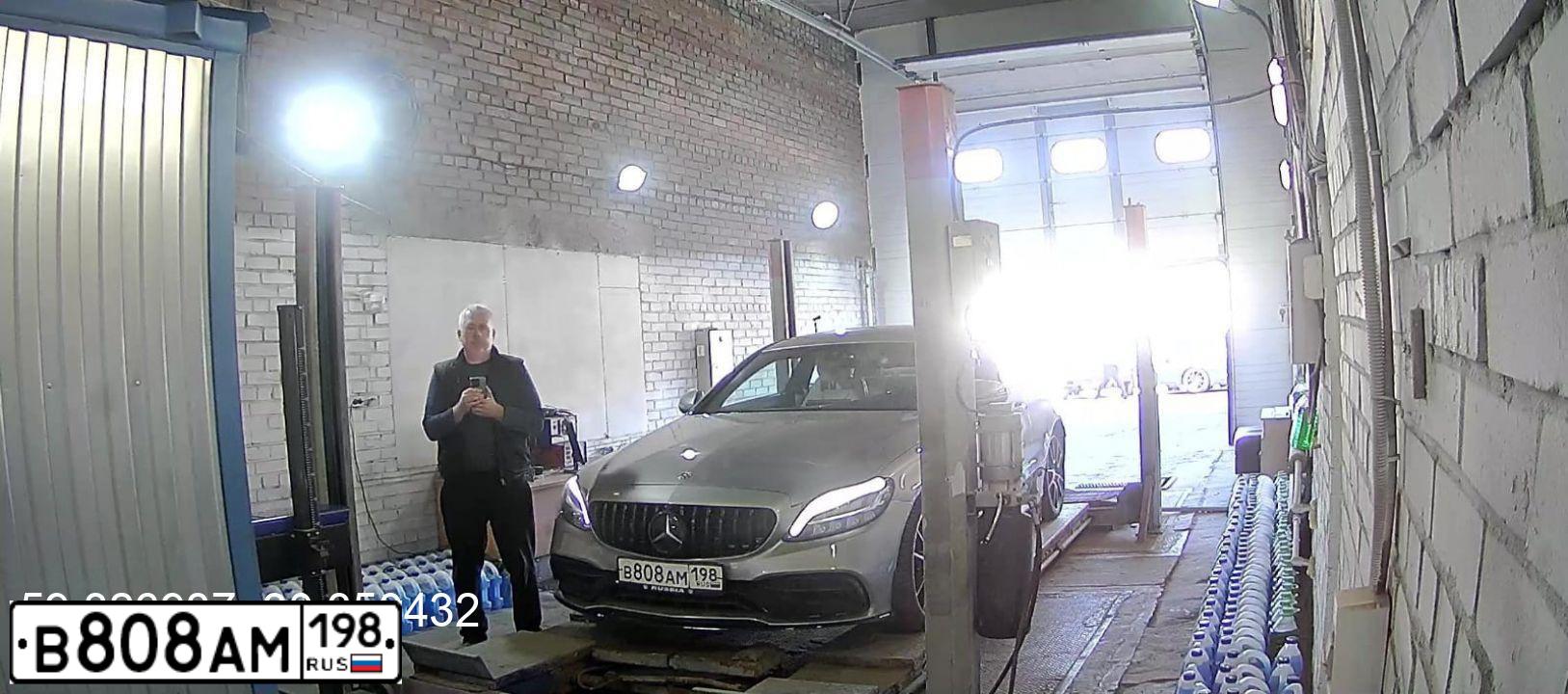 Фото автомобиля MERCEDES C-KLASSE, 2018 — госномер У288АК178. Цвет: СЕРЕБРИСТЫЙ