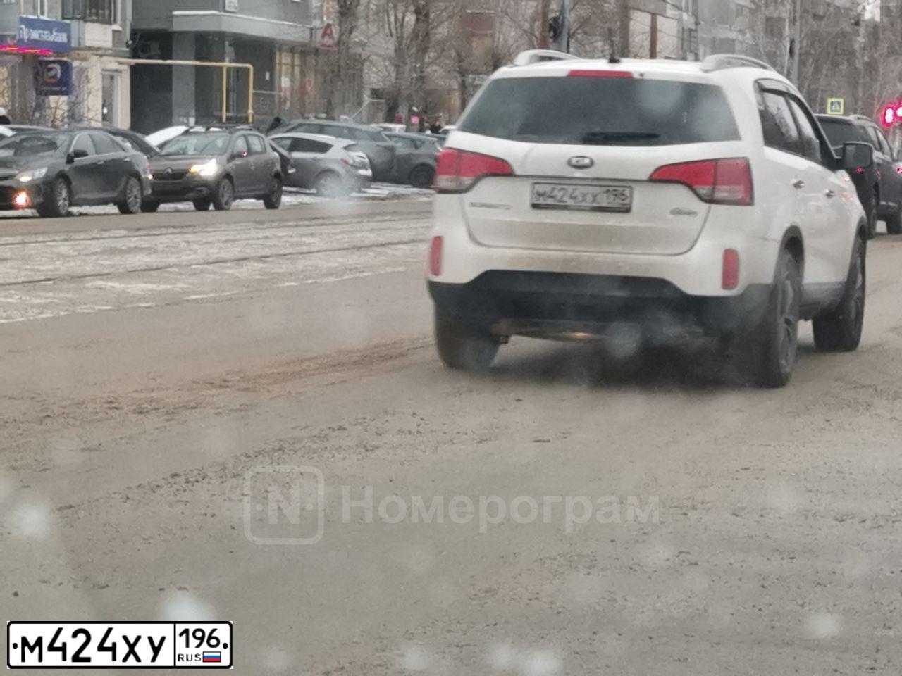 Фото автомобиля RENAULT LOGAN, 2007 — госномер М424ХУ196. Цвет: СИНИЙ МЕТАЛЛИК