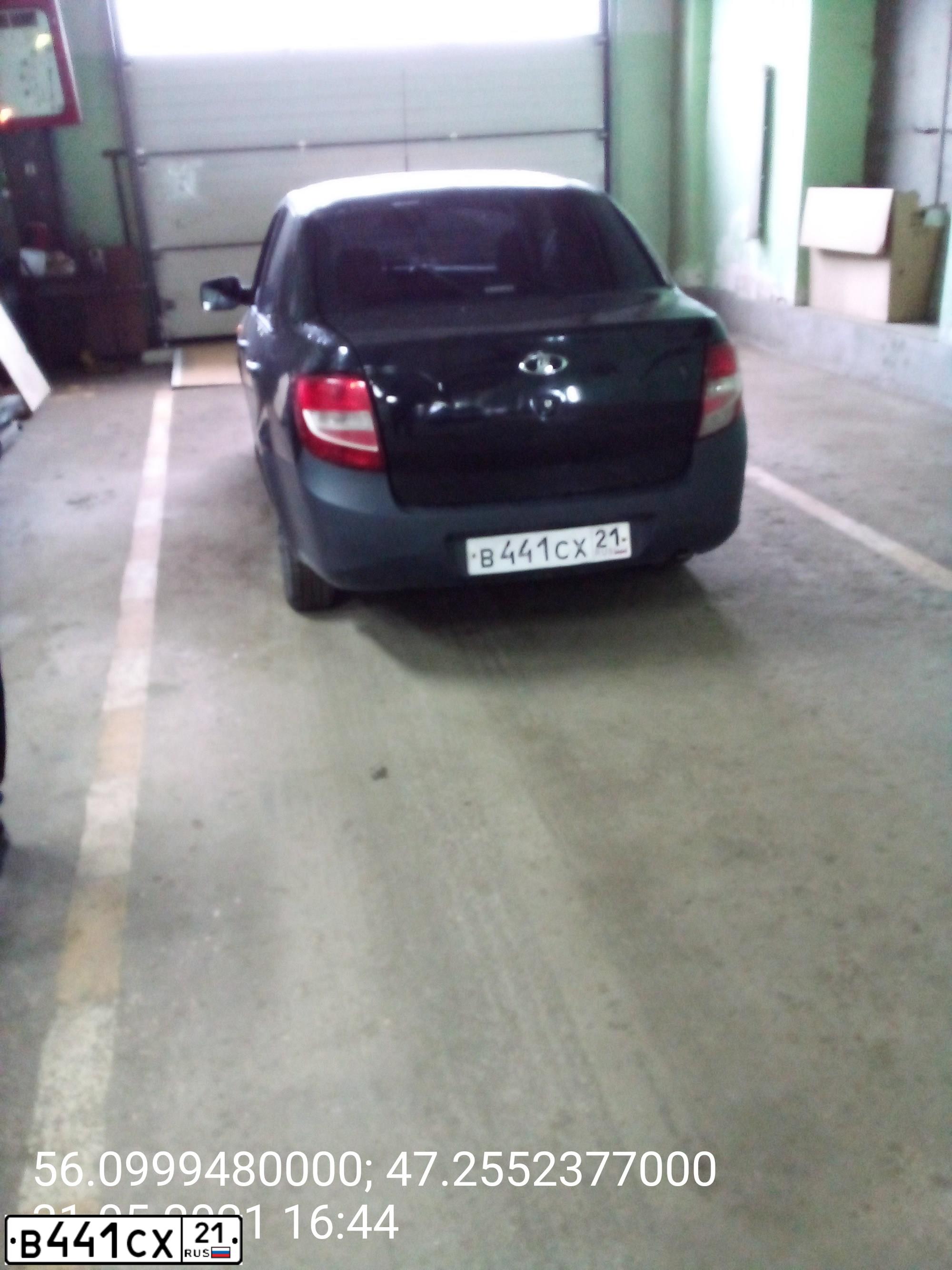 Фото автомобиля LADA 2190 GRANTA, 2013 — госномер В441СХ21. Цвет: ЧЕРНЫЙ