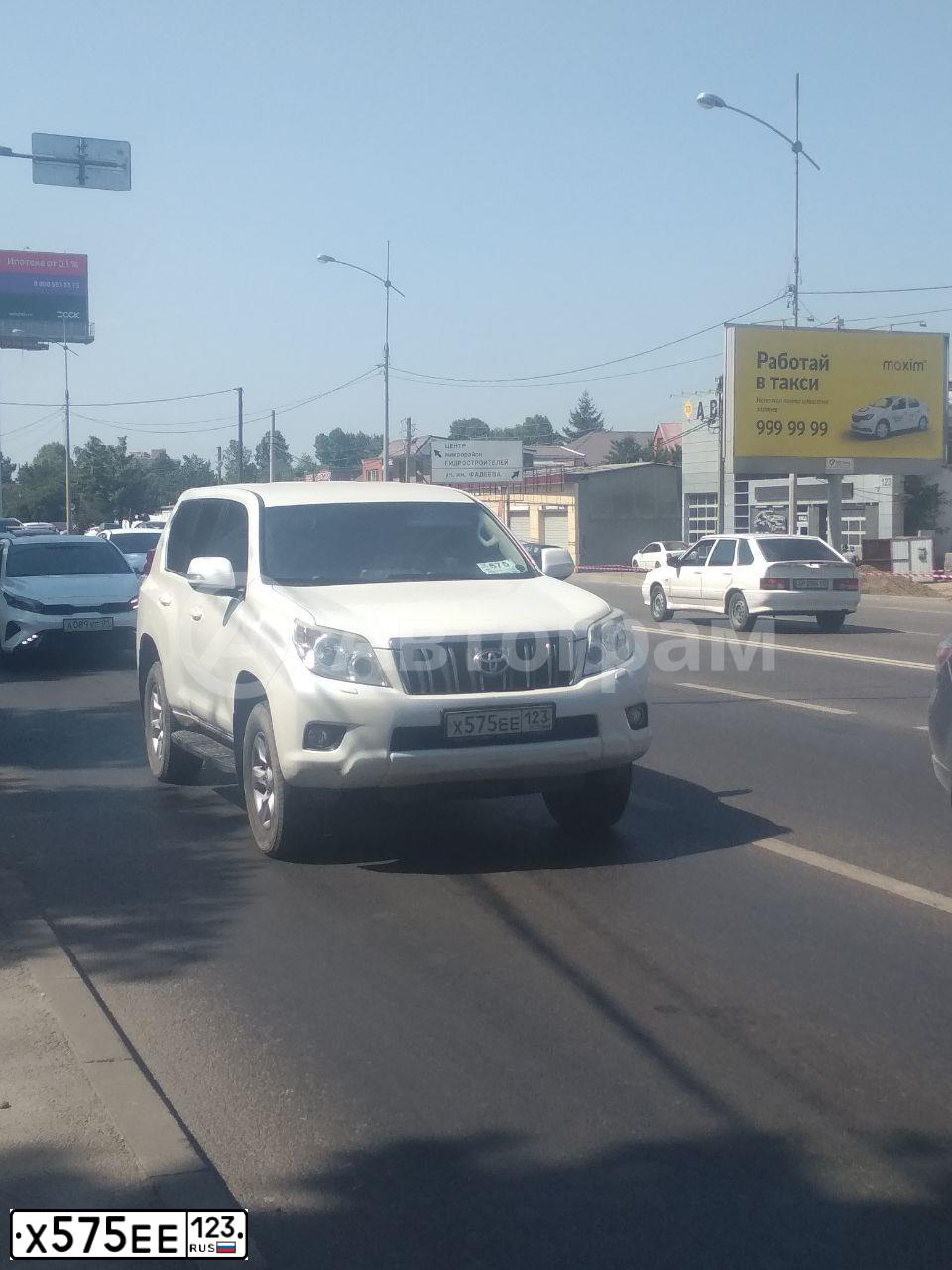 Фото автомобиля TOYOTA LANDCRUISER, 2012 — госномер Х575ЕЕ123. Цвет: БЕЛЫЙ