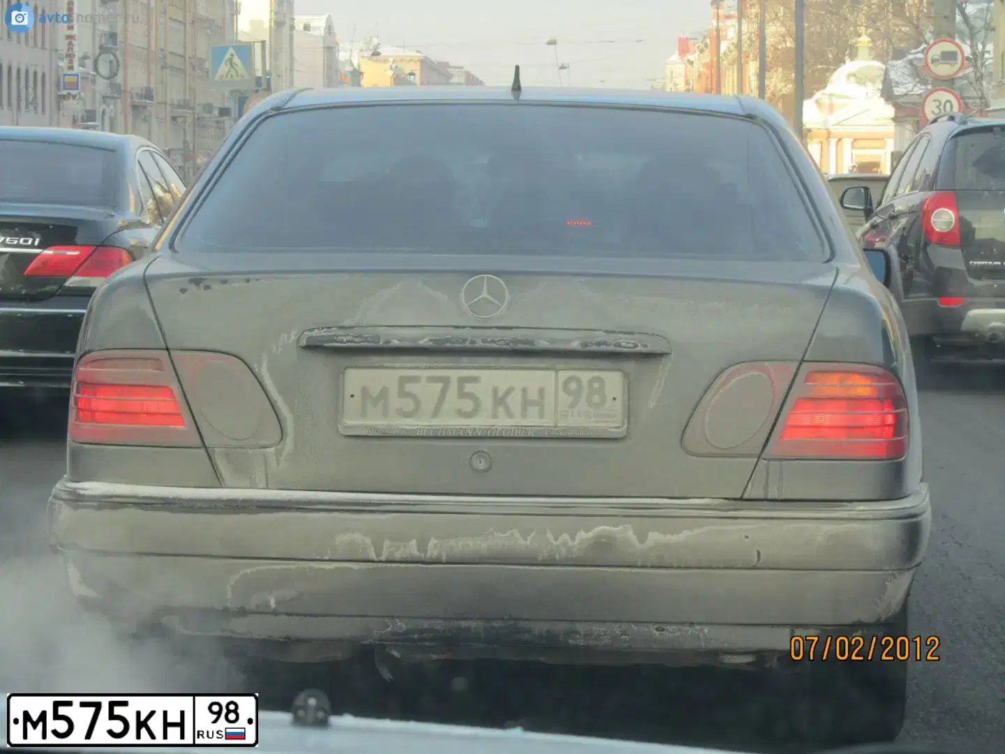 Фото автомобиля MERCEDES E-KLASSE, 1998 — госномер Н575КН98. Цвет: ЧЕРНЫЙ