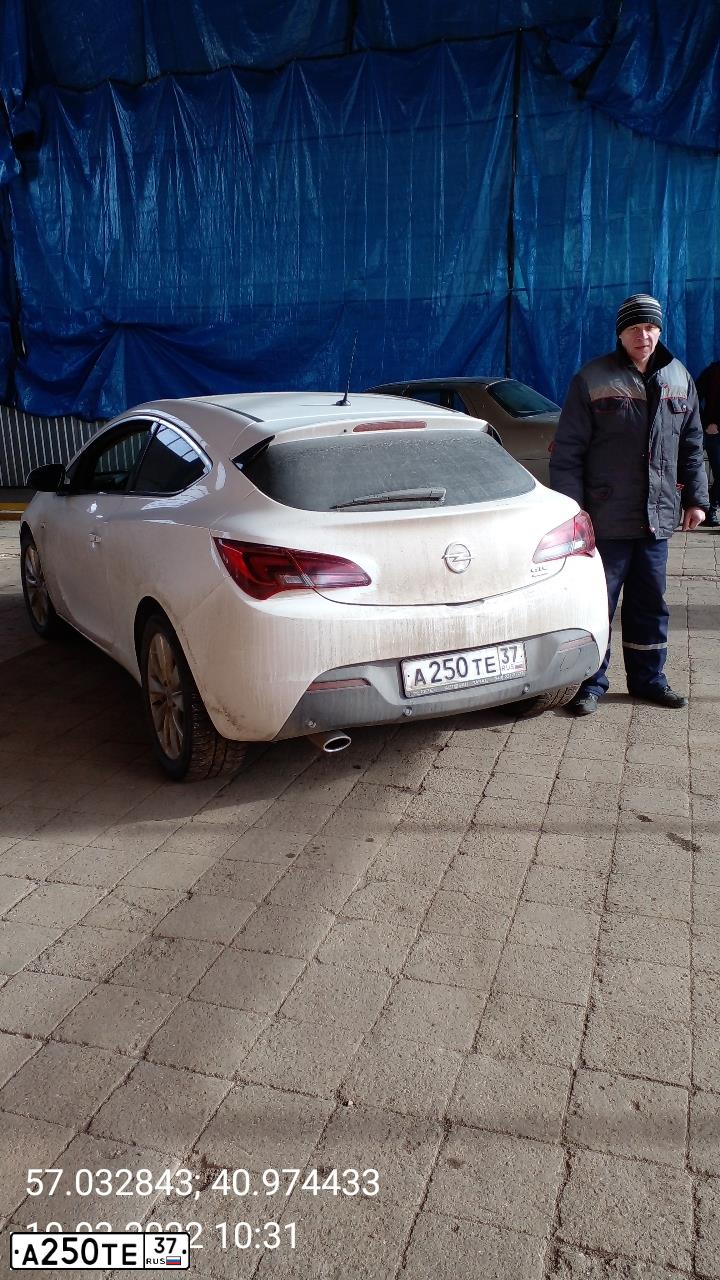Фото автомобиля OPEL ASTRA, 2012 — госномер А250ТЕ37. Цвет: Белый