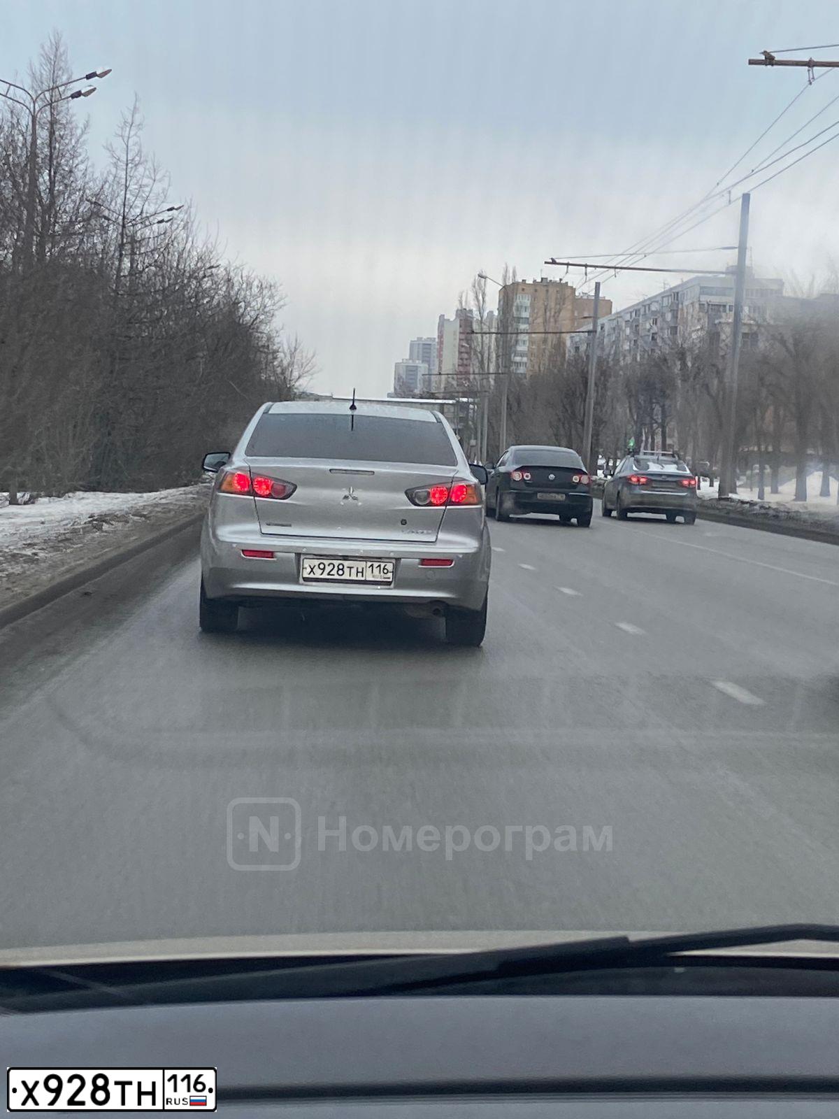 Фото автомобиля MITSUBISHI LANCER, 2012 — госномер Х928ТН116. Цвет: СЕРЕБРИСТЫЙ