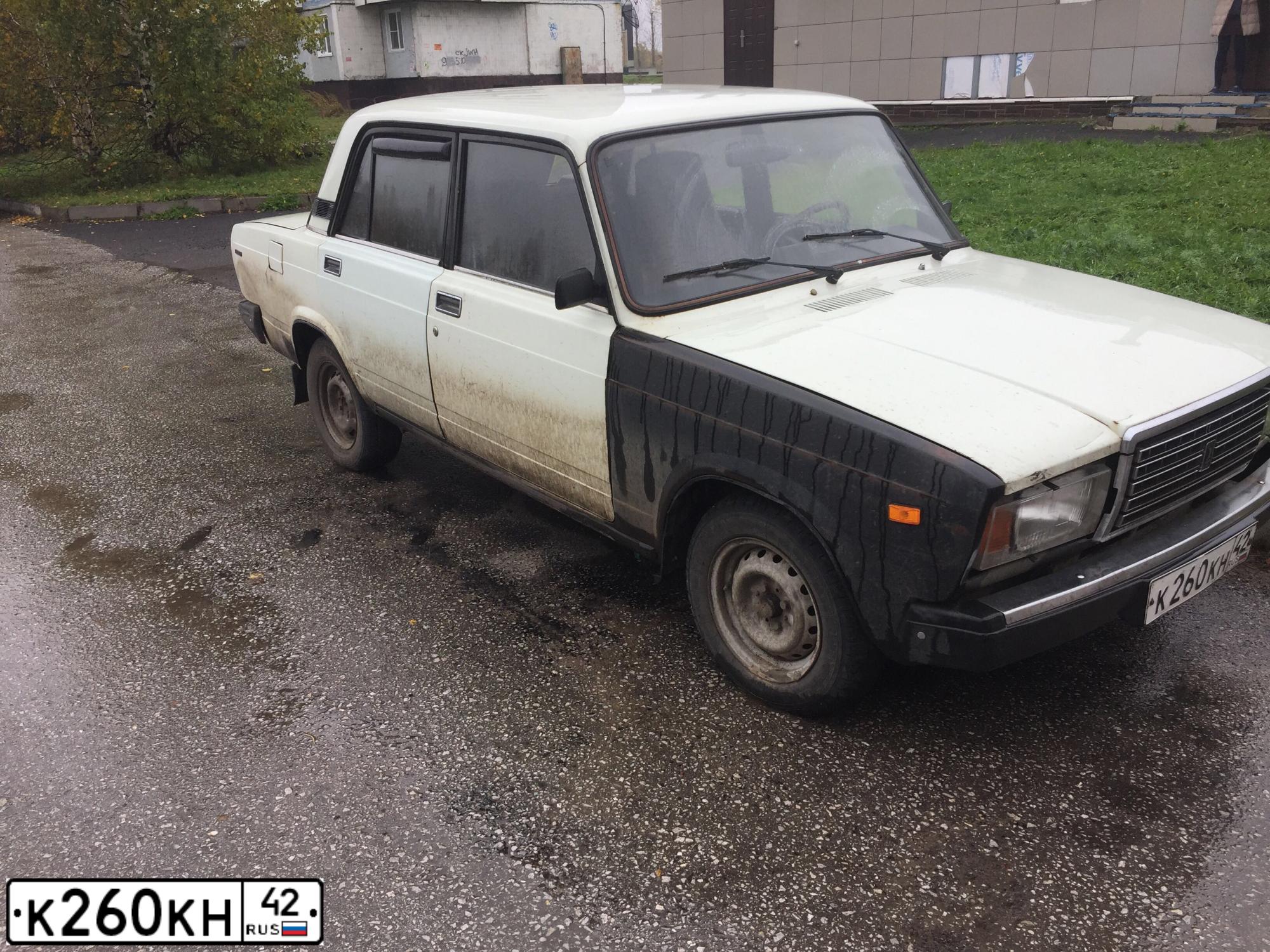 Фото автомобиля LADA 2107, 1998 — госномер К260КН42. Цвет: СЕРО-БЕЛЫЙ