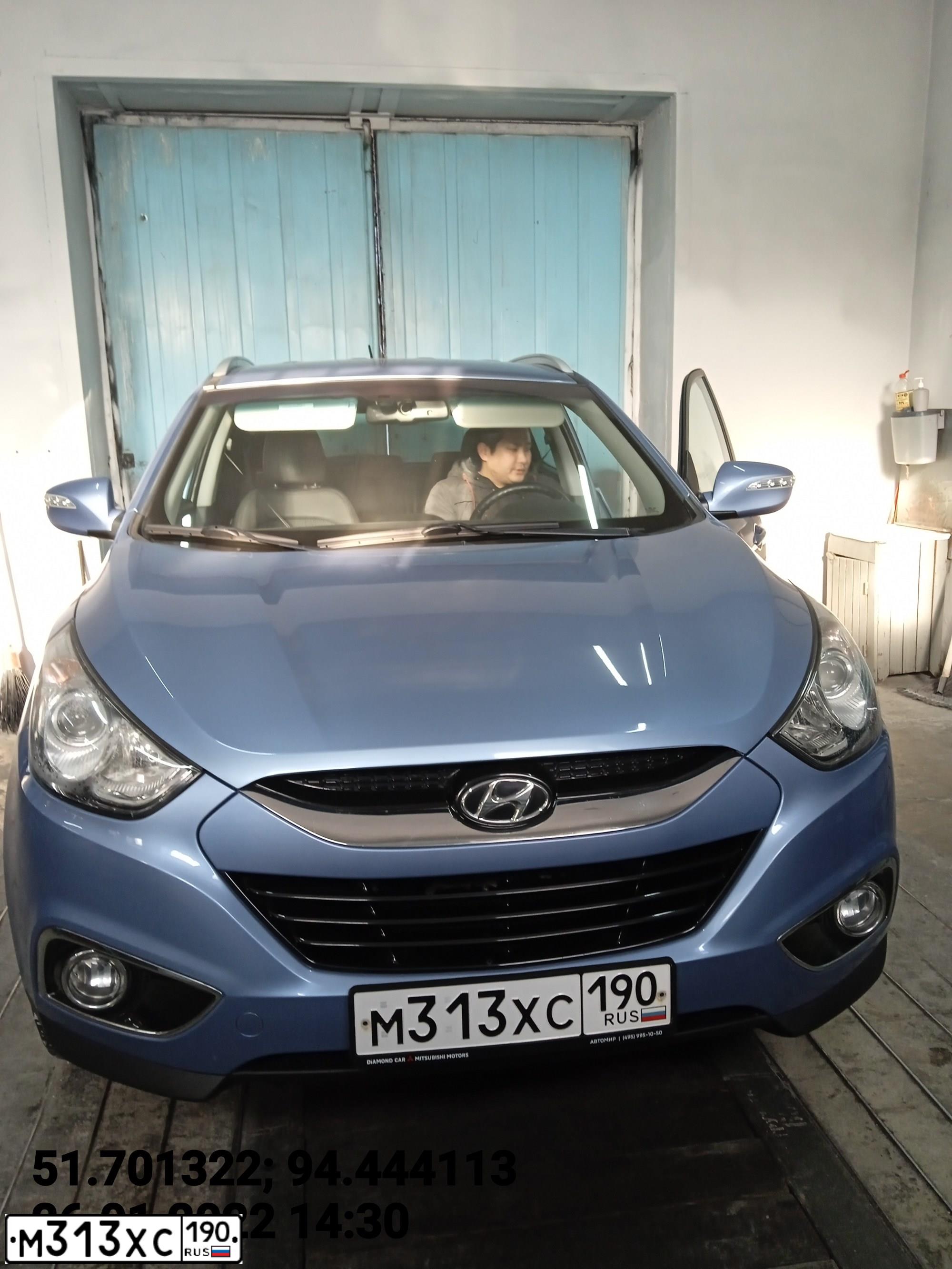 Фото автомобиля HYUNDAI IX35, 2012 — госномер В817ВС17. Цвет: голубой