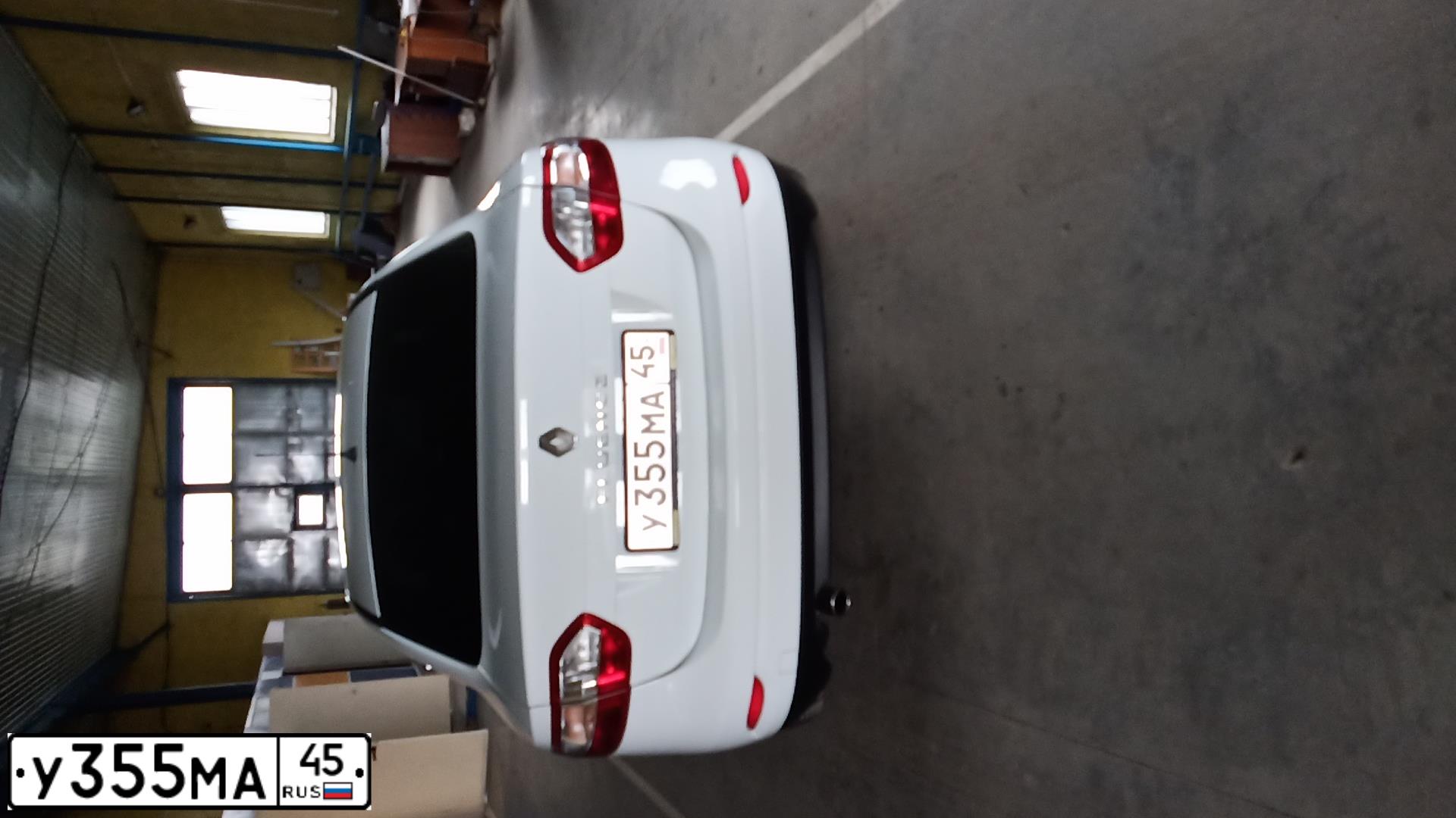 Фото автомобиля RENAULT FLUENCE, 2015 — госномер У355МА45. Цвет: Белый