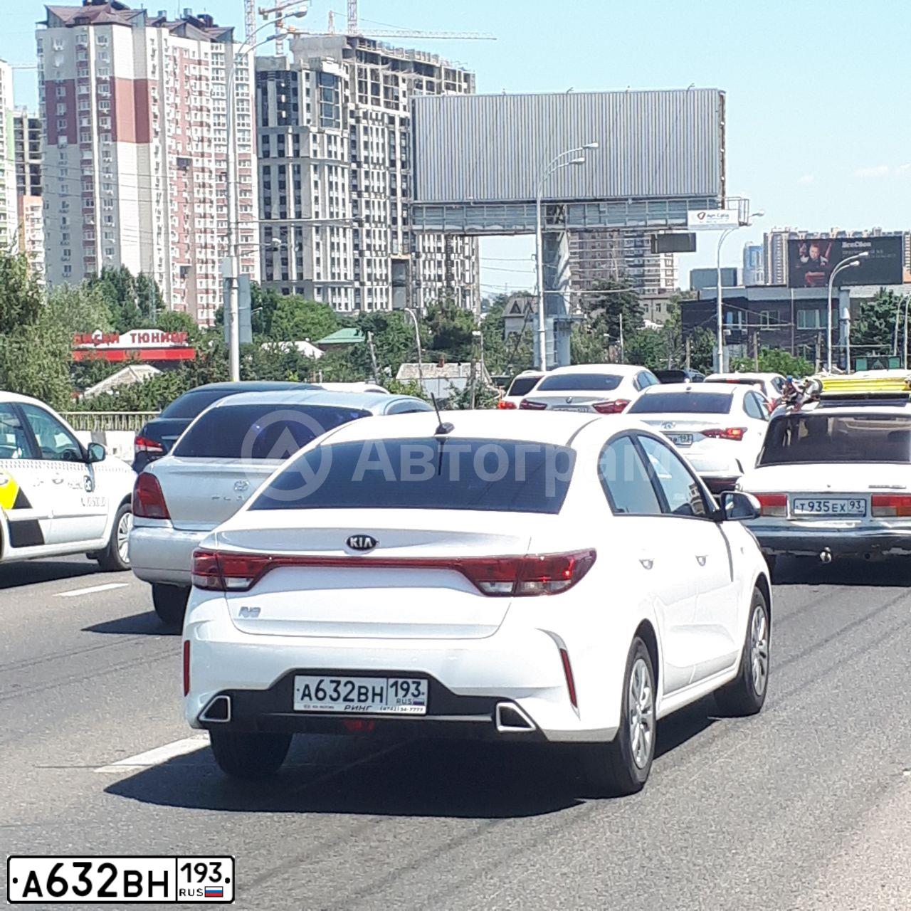 Фото автомобиля KIA RIO, 2021 — госномер А632ВН193. Цвет: Белый