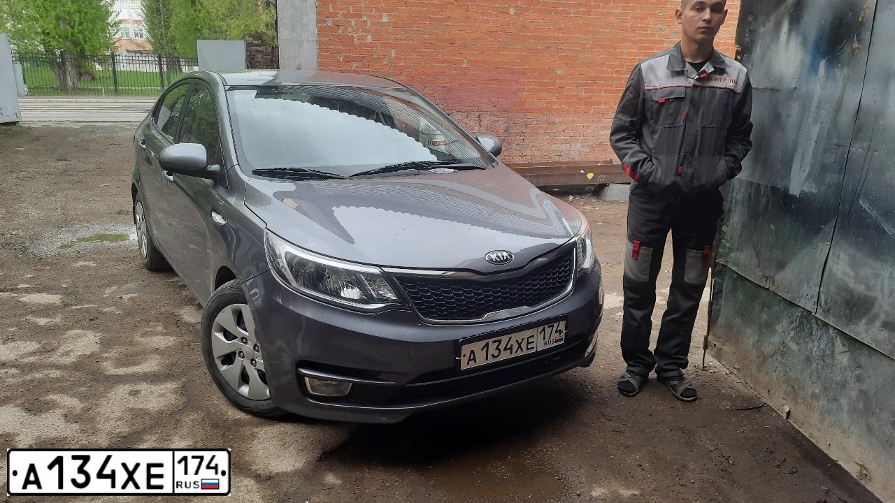 Фото автомобиля KIA RIO, 2017 — госномер О895АЕ159. Цвет: ТЕМНО-СЕРЫЙ