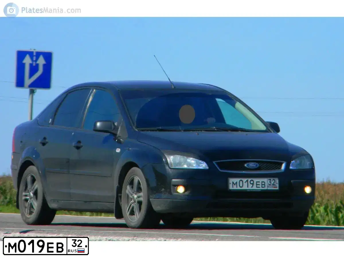 Фото автомобиля FORD FOCUS, 2005 — госномер М019ЕВ32. Цвет: ЧЕРНЫЙ