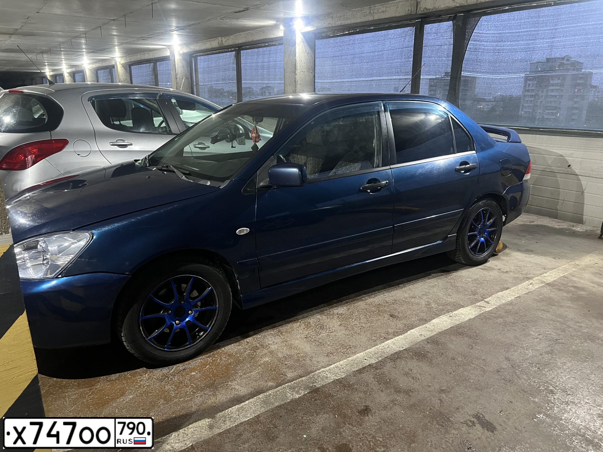 Фото автомобиля MITSUBISHI LANCER, 2003 — госномер Н978ХЕ199. Цвет: синий