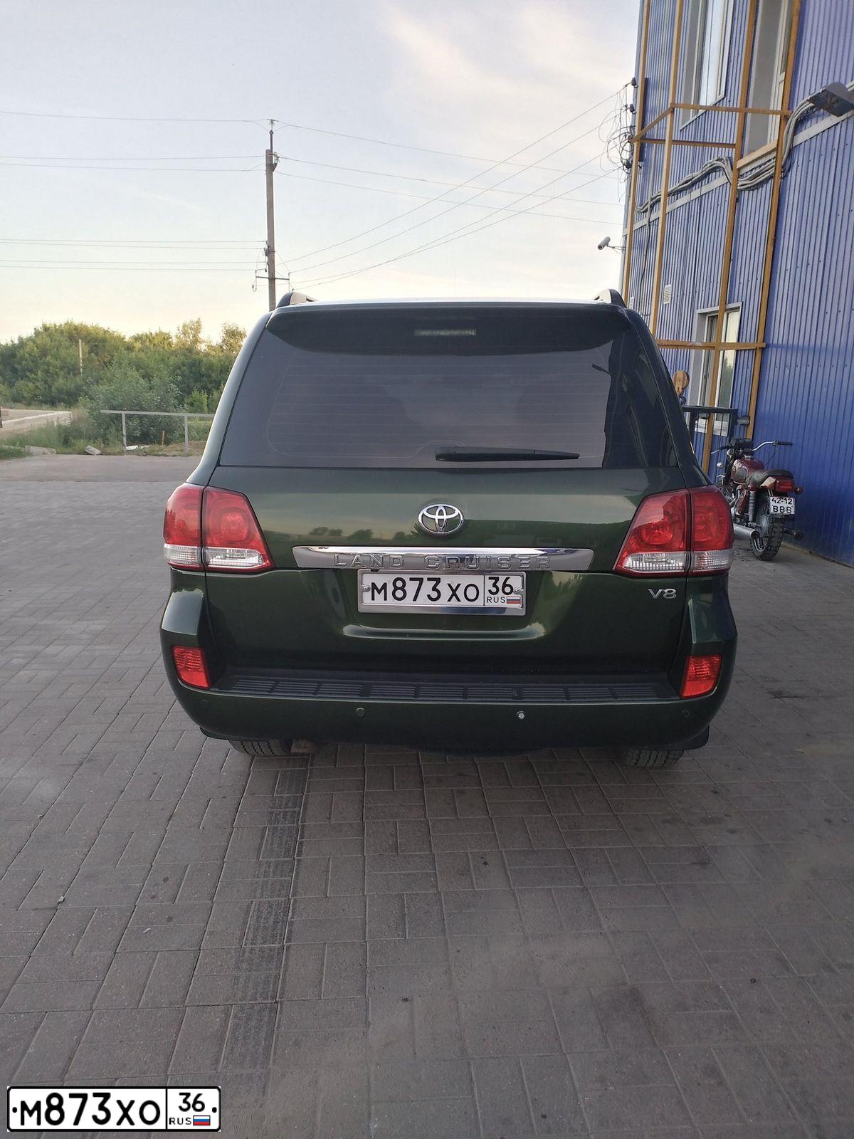 Фото автомобиля TOYOTA LANDCRUISER 200, 2008 — госномер М007ЕН71. Цвет: ЗЕЛЕНЫЙ