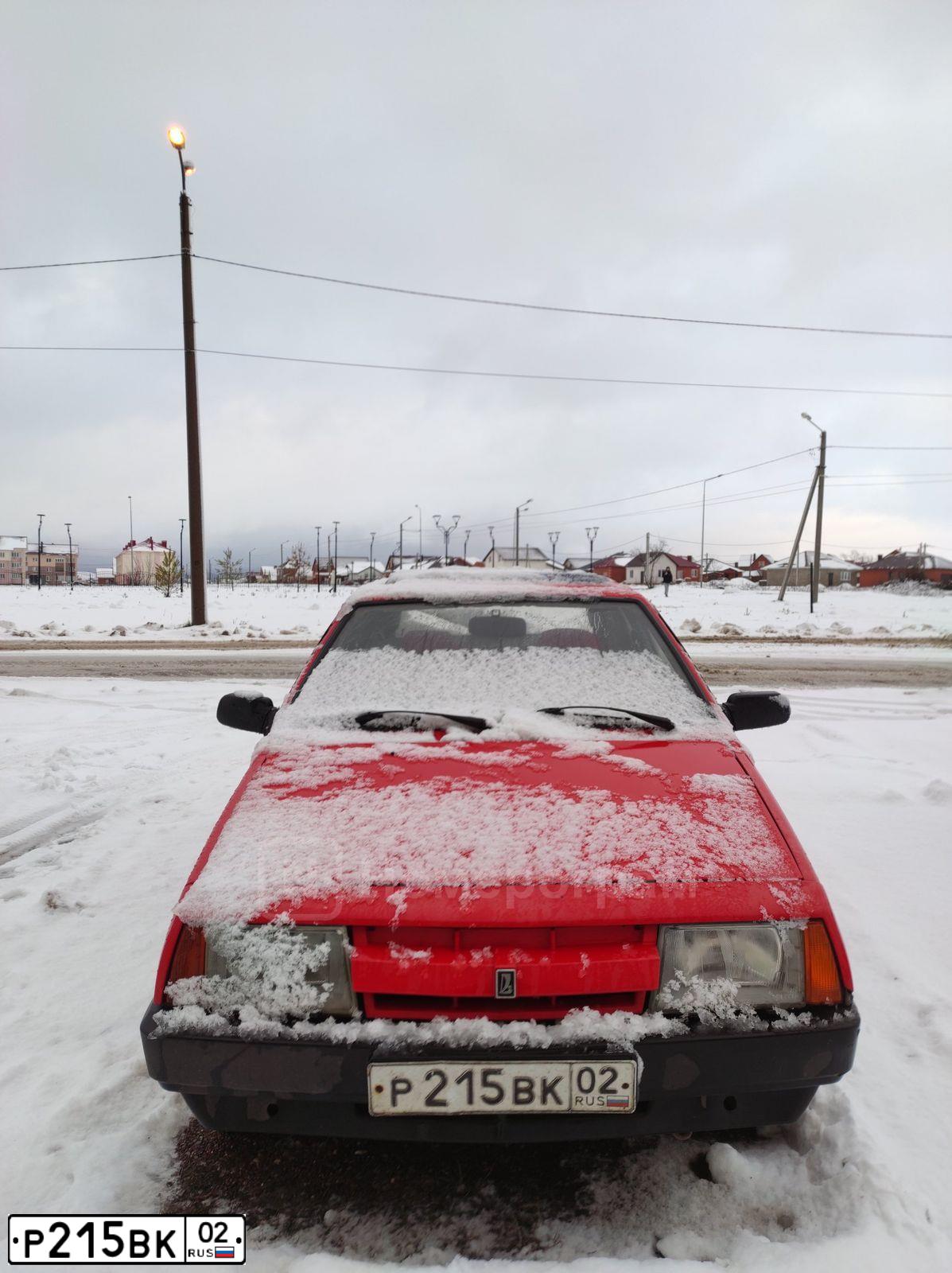 Фото автомобиля LADA 2109 SAMARA, 1988 — госномер Р215ВК02. Цвет: Красный