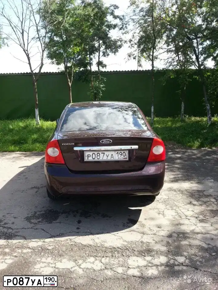 Фото автомобиля FORD FOCUS, 2008 — госномер Р087УА190. Цвет: ФИОЛЕТОВЫЙ