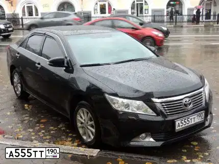 Фото автомобиля TOYOTA CAMRY, 2017 — госномер А555ТТ190. Цвет: ЧЕРНЫЙ МЕТАЛЛИК