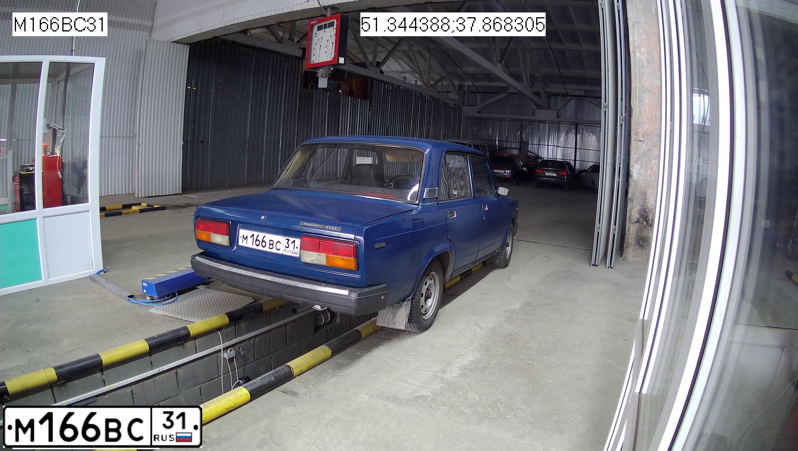 Фото автомобиля LADA 2107, 2001 — госномер М166ВС31. Цвет: СИНЕ-ЗЕЛЕНЫЙ