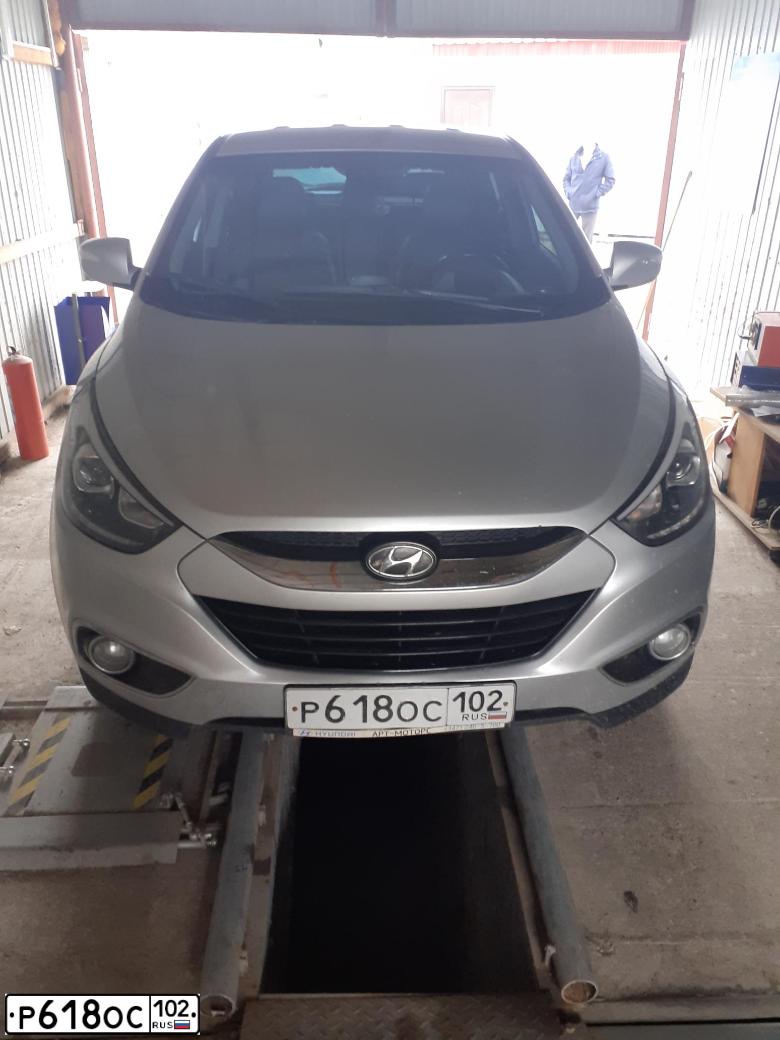 Фото автомобиля HYUNDAI IX35, 2014 — госномер Р618ОС102. Цвет: СЕРЕБРИСТЫЙ
