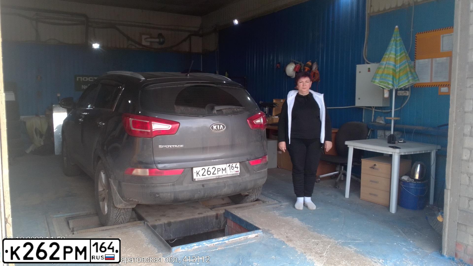 Фото автомобиля KIA SPORTAGE, 2010 — госномер А008СН164. Цвет: Серый