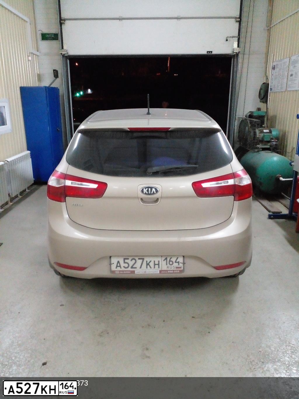 Фото автомобиля KIA RIO, 2014 — госномер А527КН164. Цвет: БЕЖЕВЫЙ