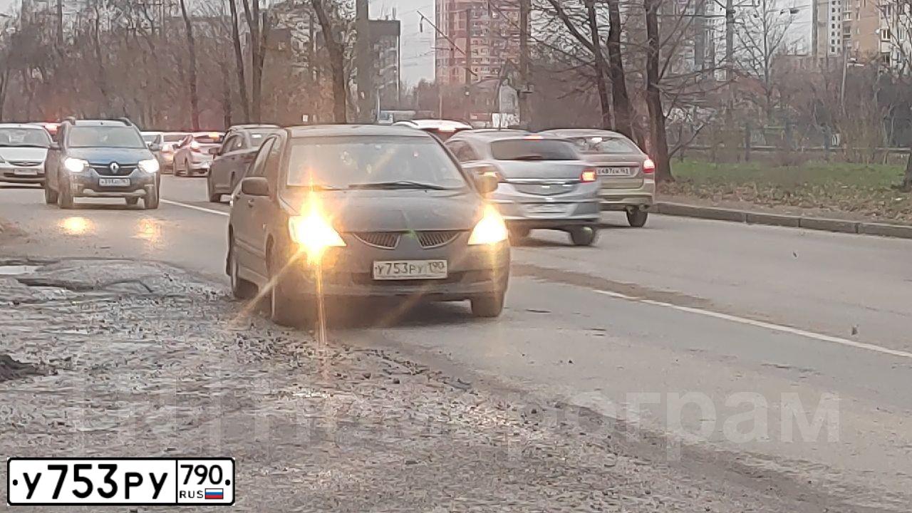 Фото автомобиля NISSAN MICRA, 2006 — госномер У753РУ790. Цвет: ЧЕРНЫЙ