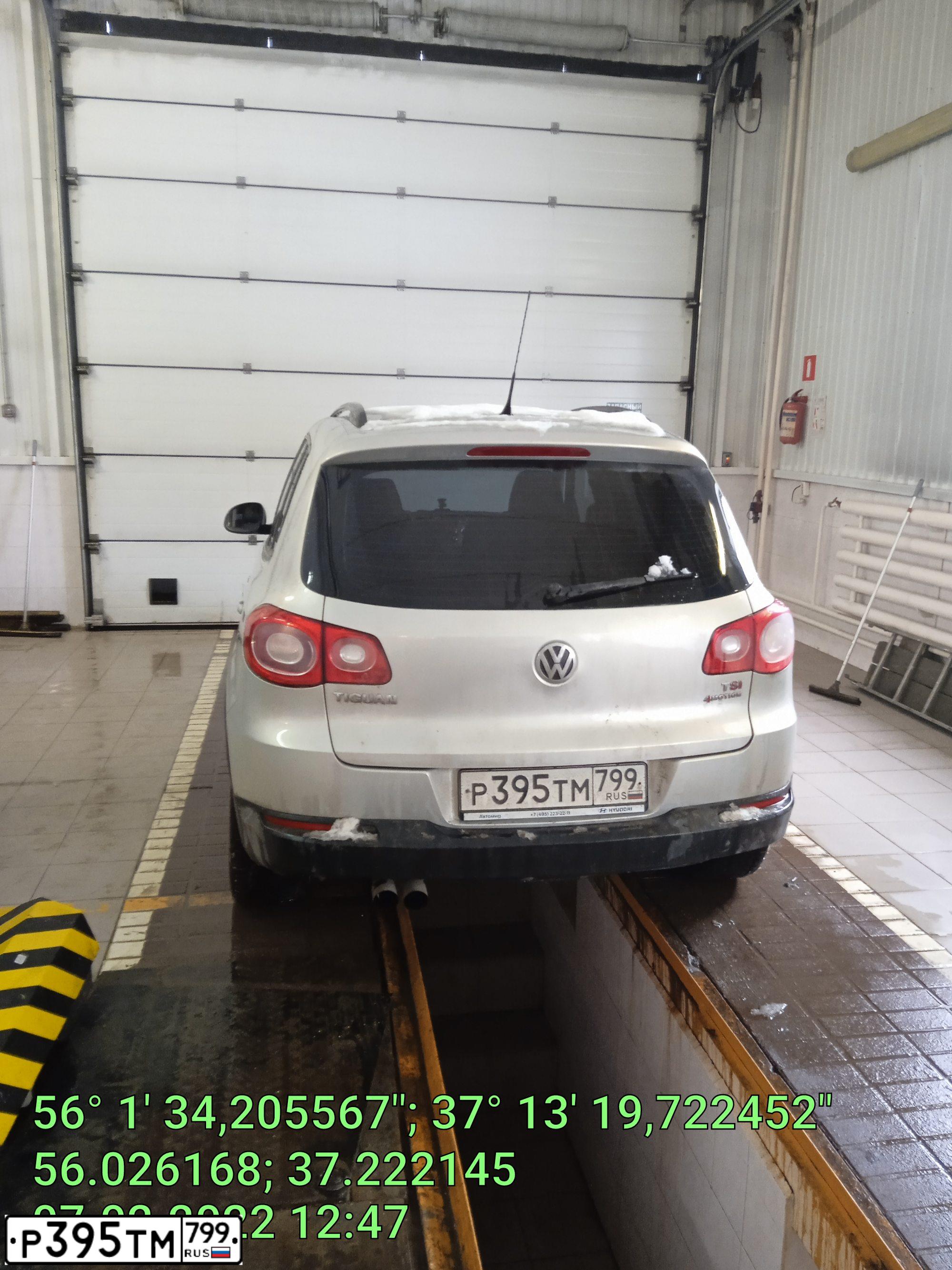 Фото автомобиля VOLKSWAGEN TIGUAN, 2011 — госномер Н405СР82. Цвет: СЕРЕБРИСТО ЖЕЛТЫЙ