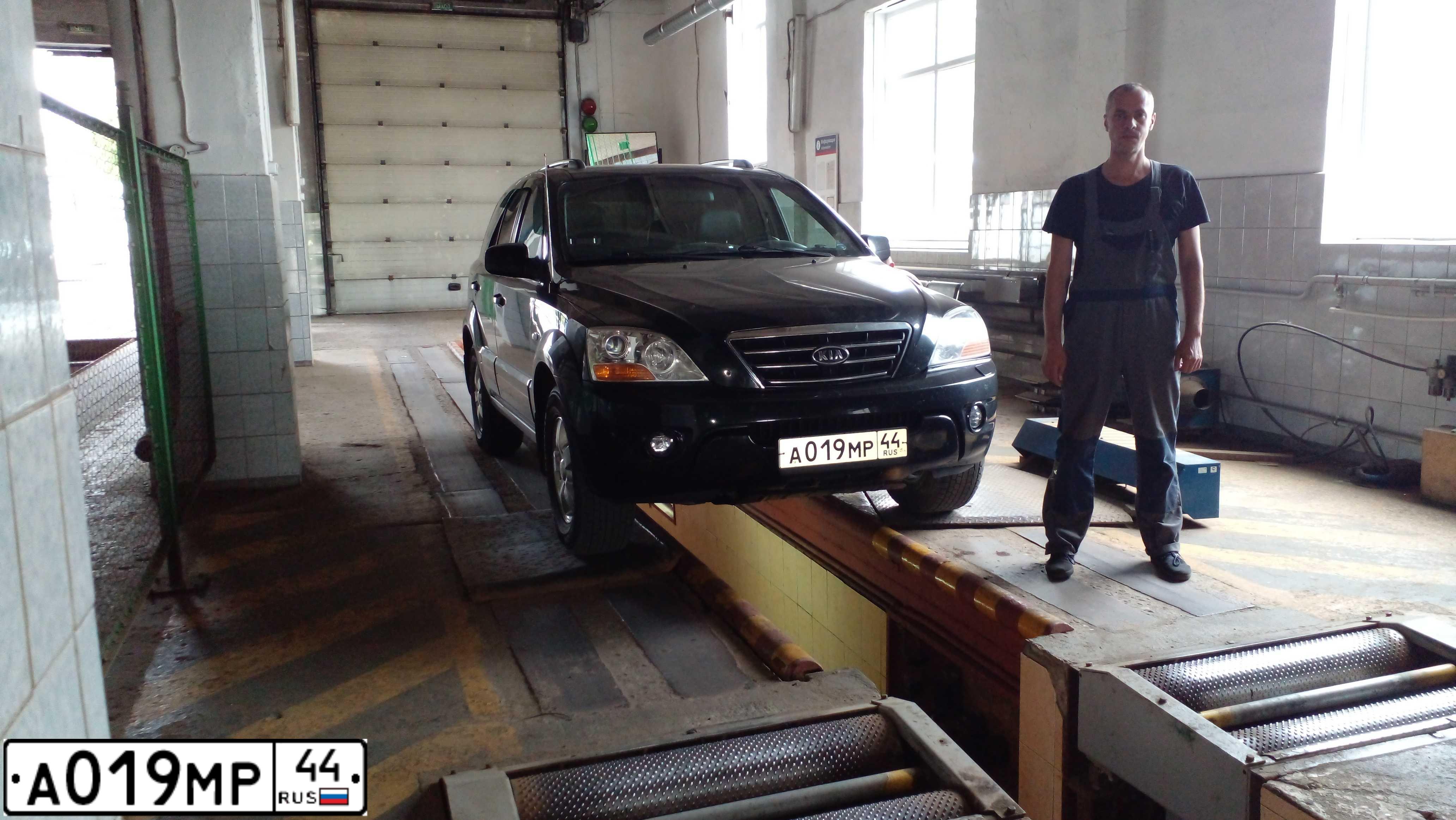 Фото автомобиля KIA SORENTO, 2008 — госномер А019МР44. Цвет: ЧЕРНЫЙ