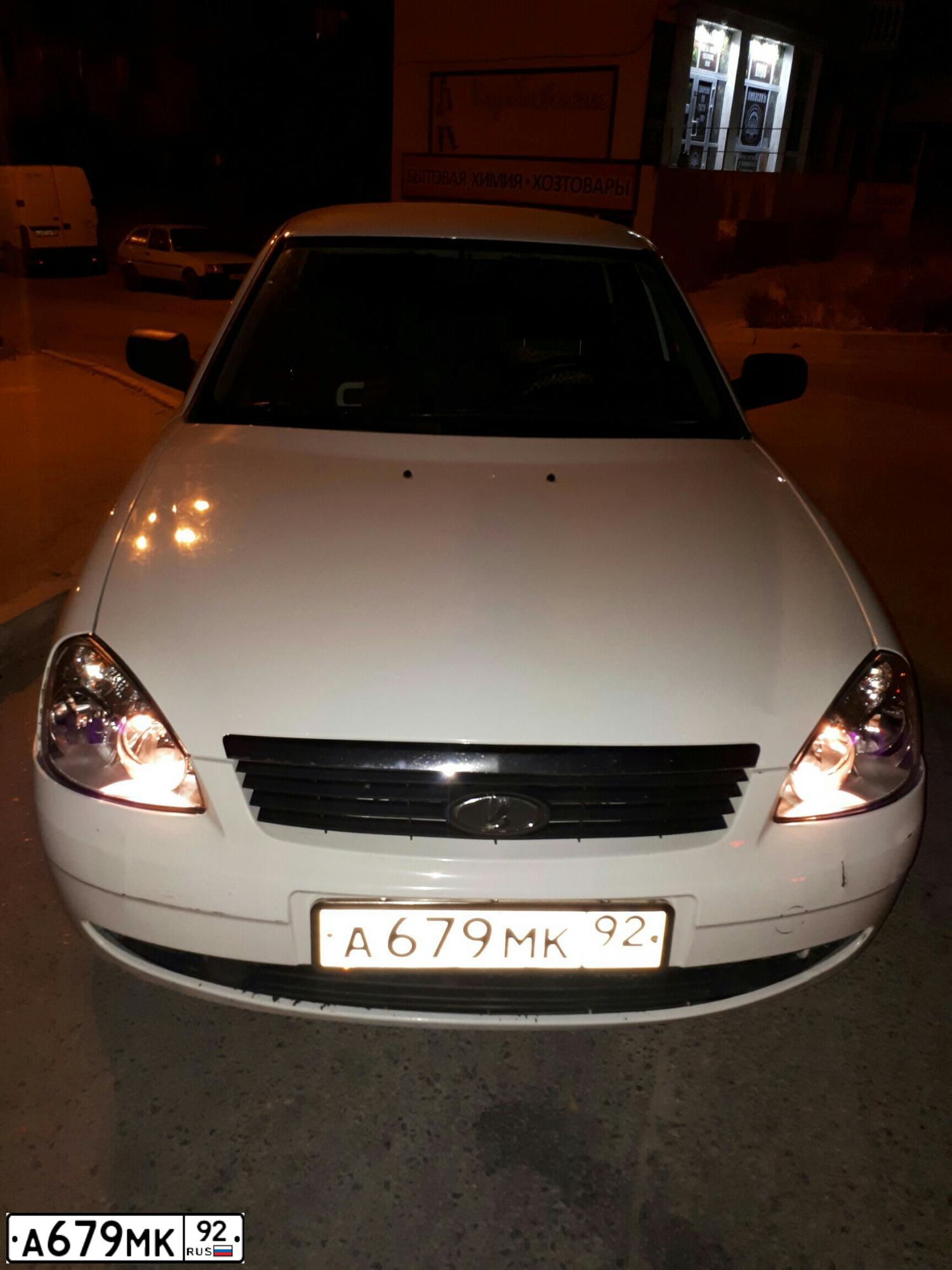 Фото автомобиля LADA 2170 PRIORA, 2009 — госномер Е982КТ82. Цвет: Белый