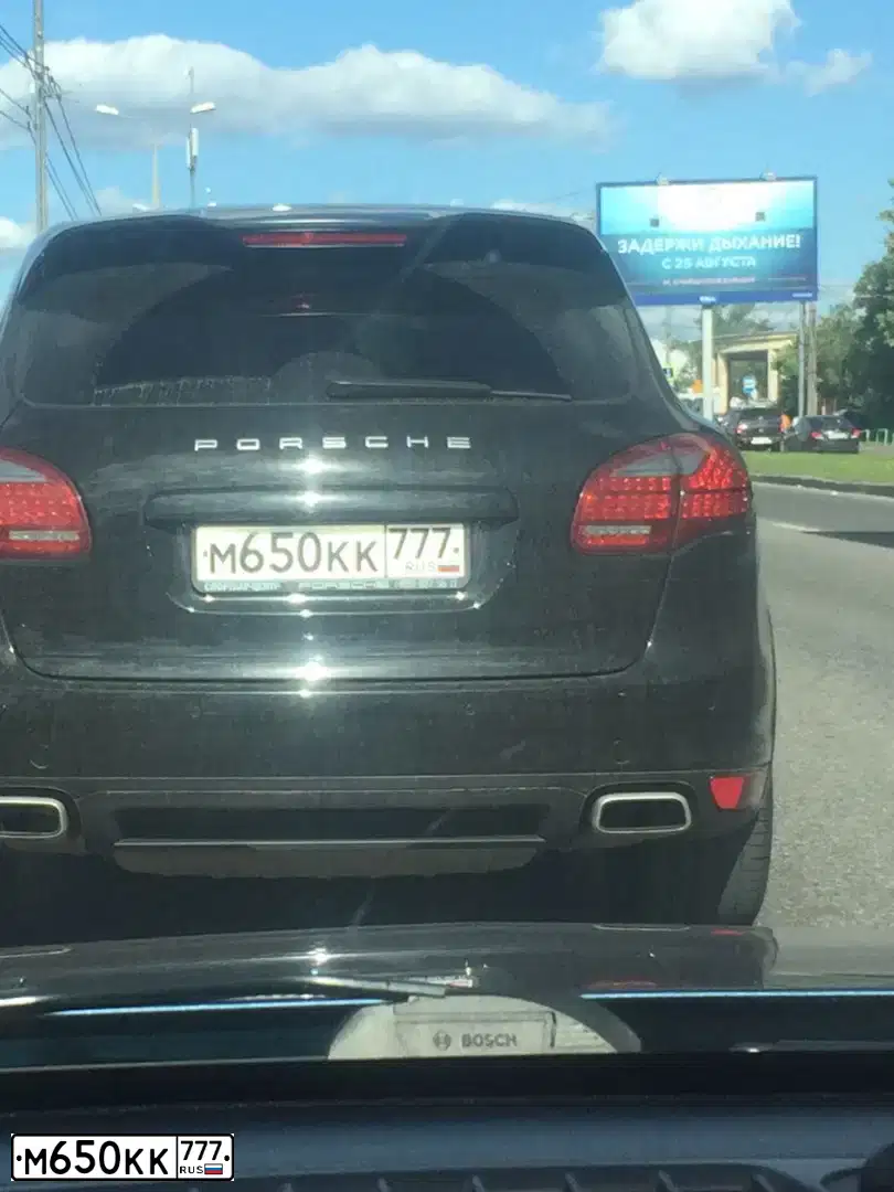 Фото автомобиля PORSCHE CAYENNE, 2010 — госномер М650КК777. Цвет: ЧЕРНЫЙ