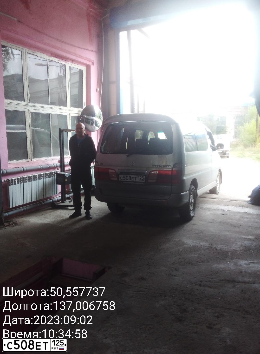 Фото автомобиля TOYOTA GRAND HIACE, 1989 — госномер С508ЕТ125