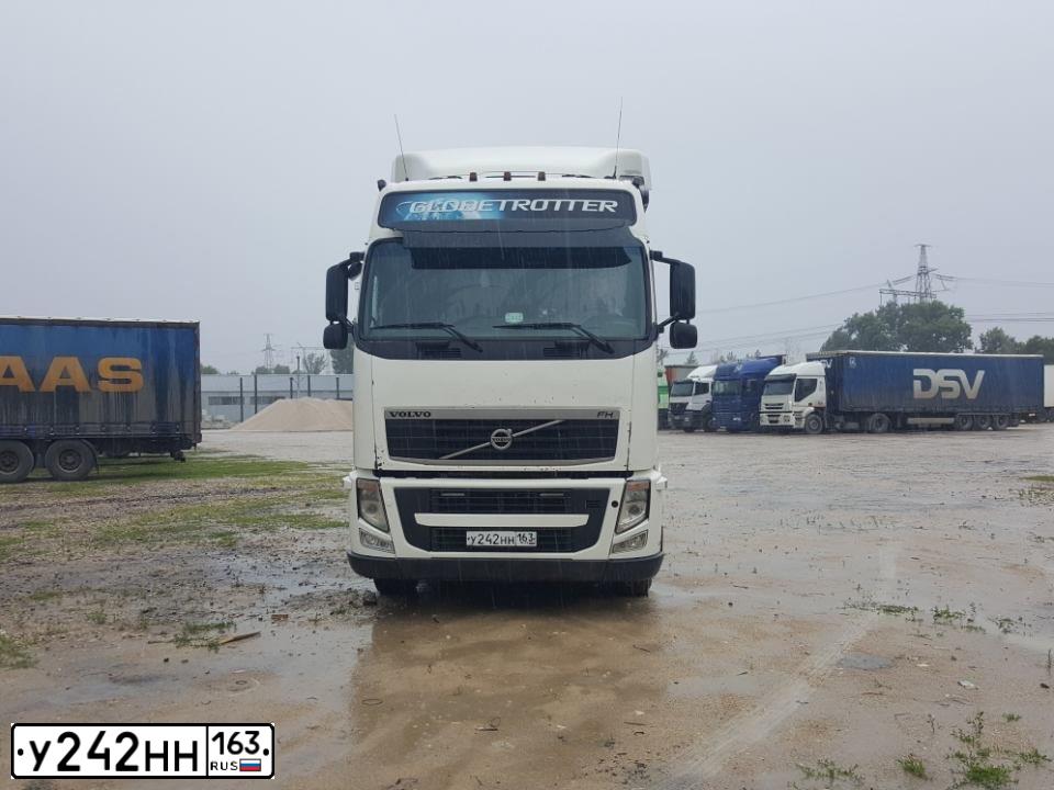 Фото автомобиля VOLVO SERIE FH /4X2/, 2011 — госномер О698РТ152. Цвет: Белый