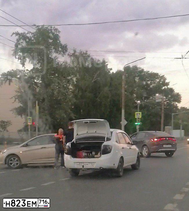 Фото автомобиля LADA 2190 GRANTA, 2016 — госномер Н823ЕМ716. Цвет: Белый