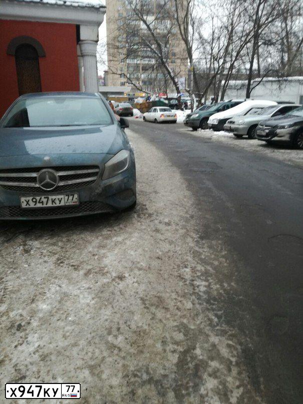 Фото автомобиля МОСКВИЧ 21412-01, 1991 — госномер Х947КУ77. Цвет: БЕЛЫЙ