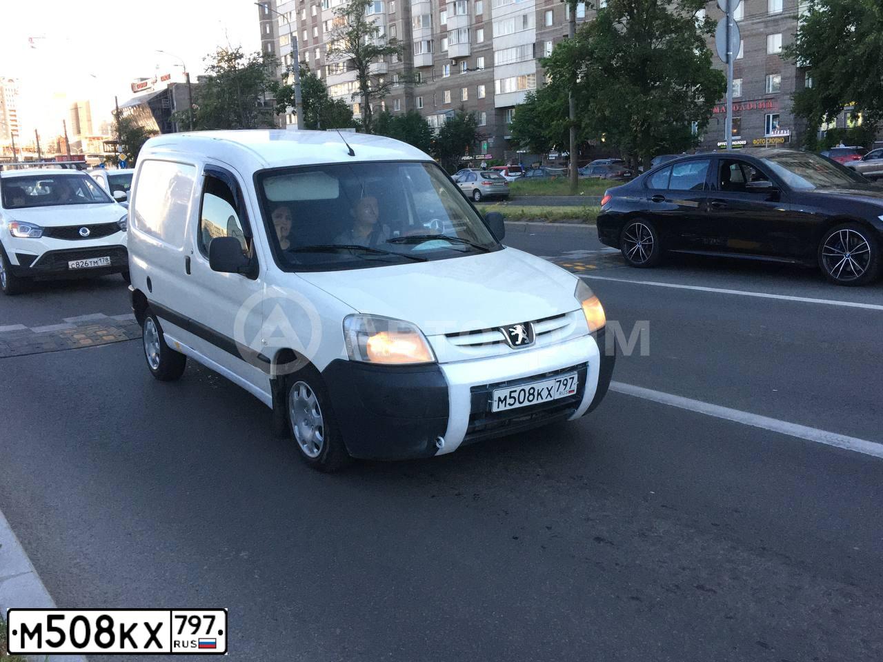 Фото автомобиля PEUGEOT PARTNER, 2010 — госномер С407ТУ198. Цвет: Белый